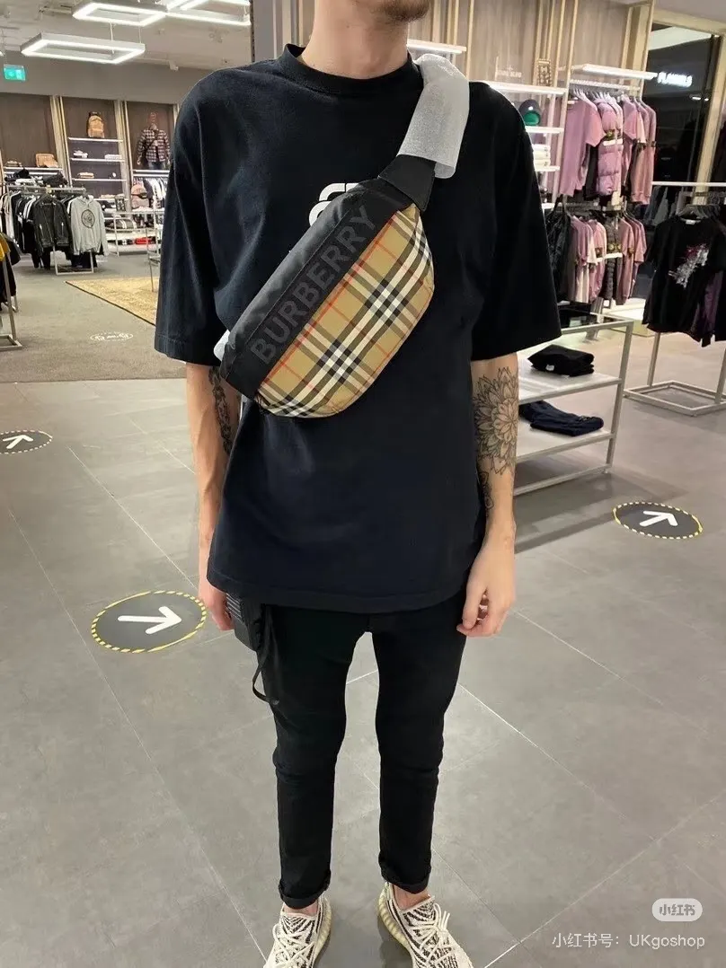 Burberry Nylon Belt Bag D24518508 — view 6