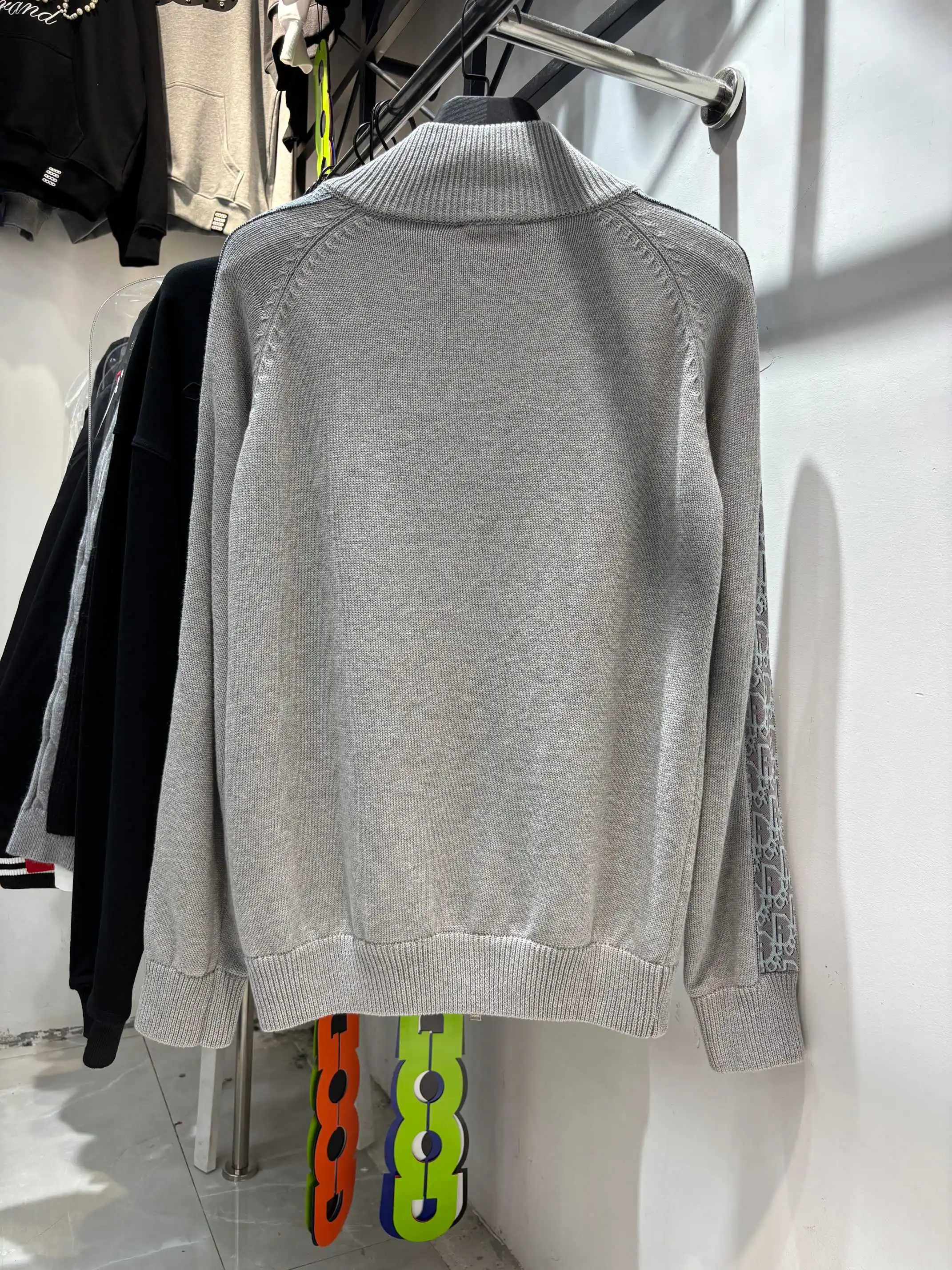 Logo-Taped Zip-Up Wool Cardigan D24513446 — view 4