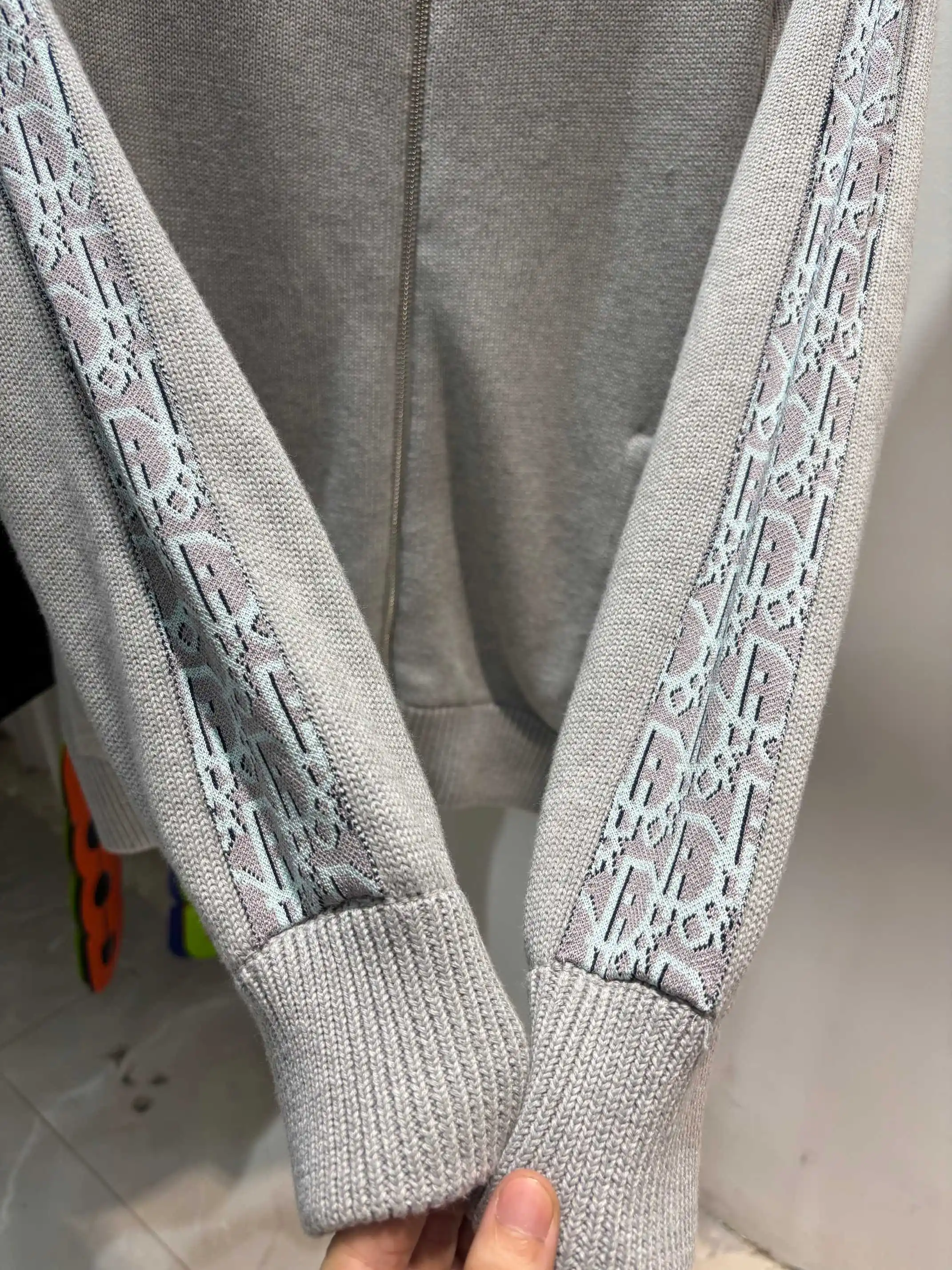 Logo-Taped Zip-Up Wool Cardigan D24513446 — view 7
