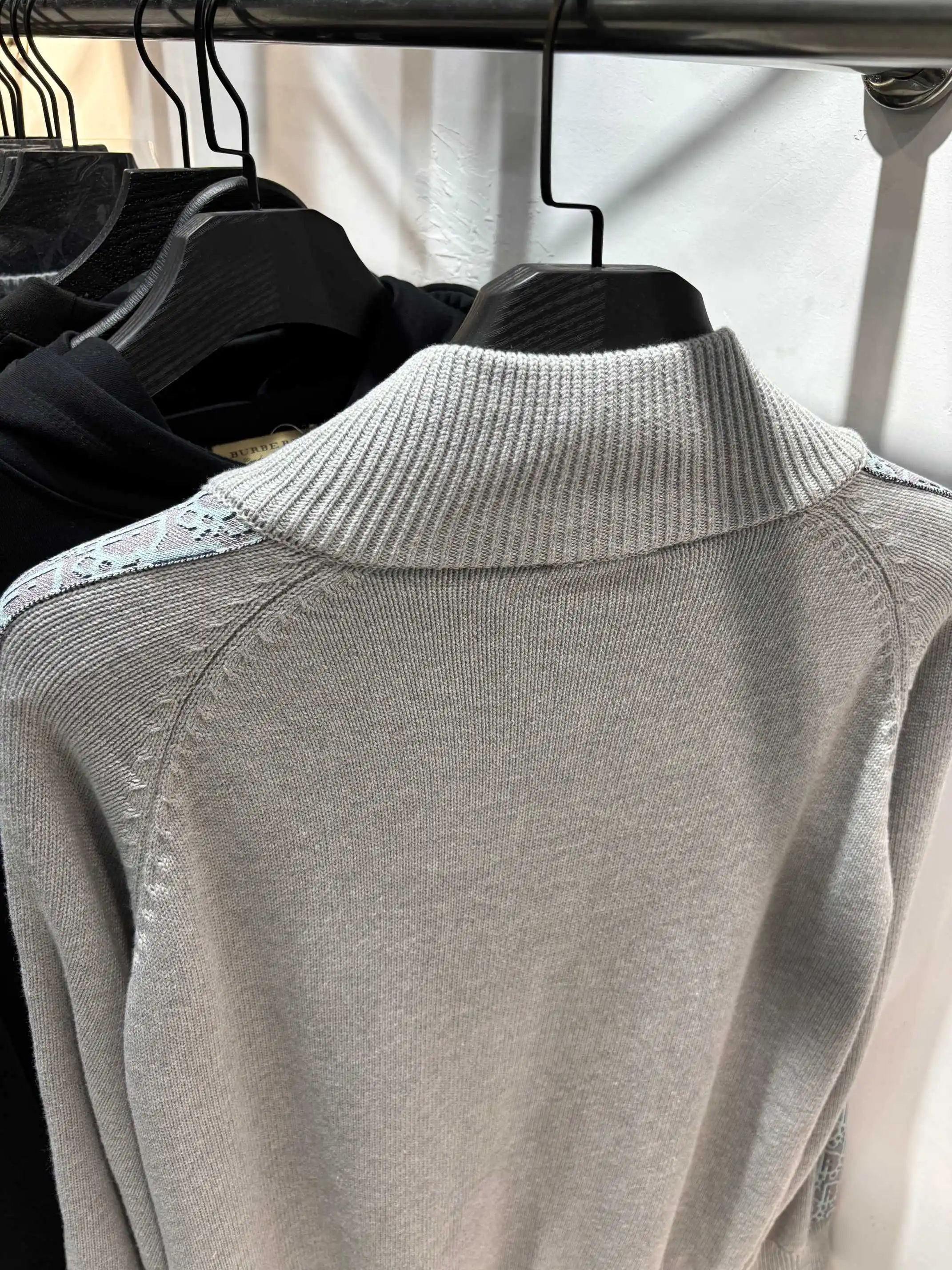 Logo-Taped Zip-Up Wool Cardigan D24513446 — view 11