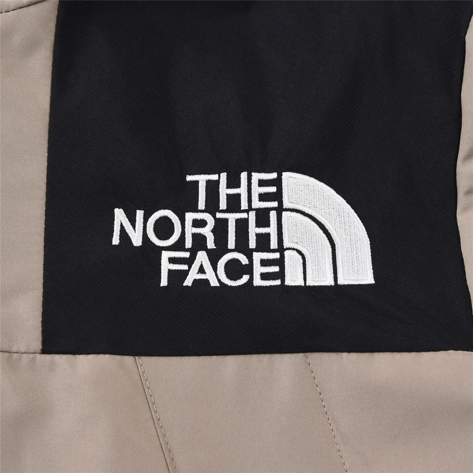 Kids' 1990 Mountain Jacket D25019049 — view 4
