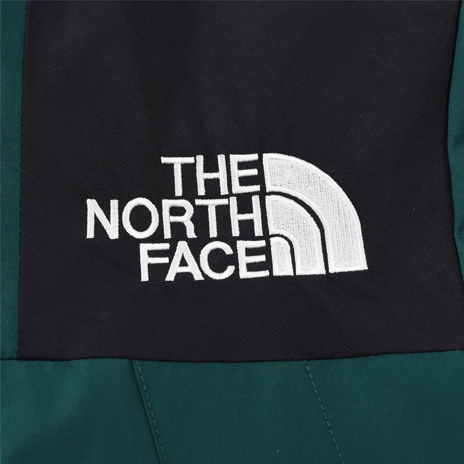 Kids' 1990 Mountain Jacket D25019056 — view 4