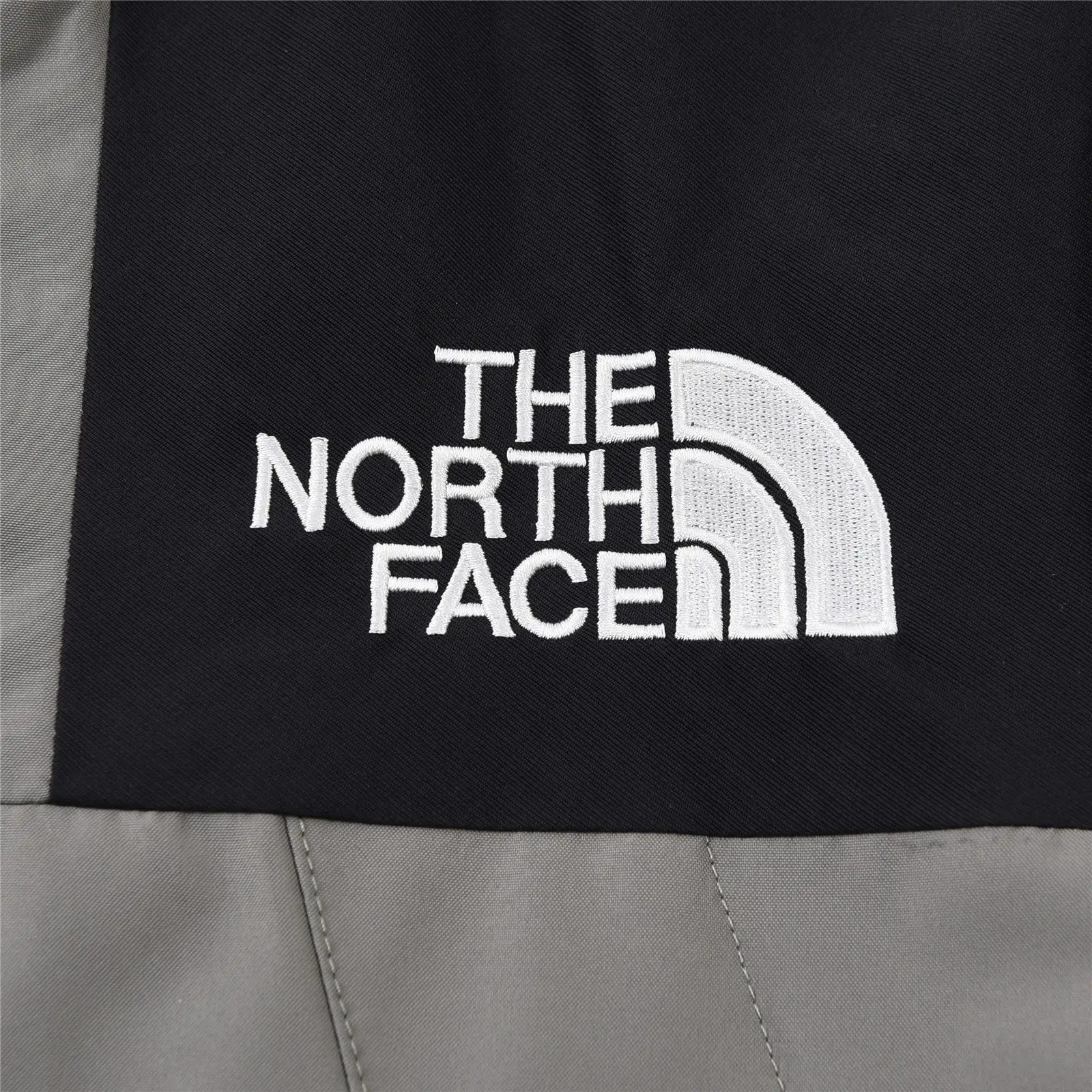 Kids' 1990 Mountain Jacket D25019051 — view 4