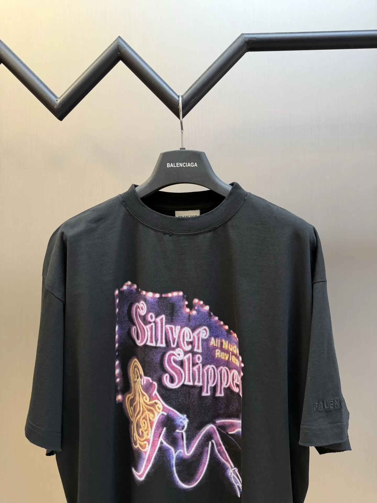 Balenciaga x HBO Euphoria Silver Slipper T-Shirt D26019168 — view 2