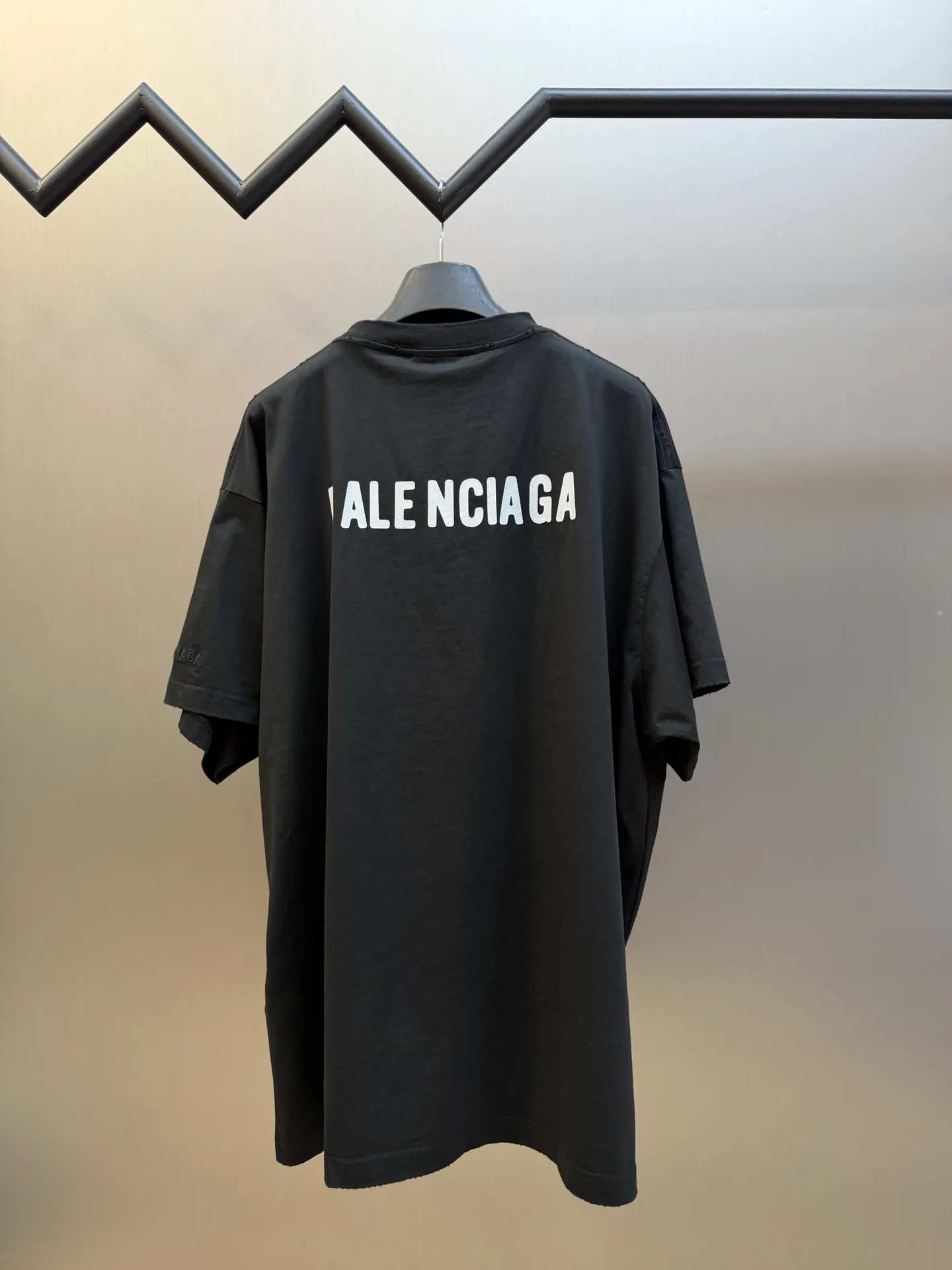 Balenciaga x HBO Euphoria Silver Slipper T-Shirt D26019168 — view 4