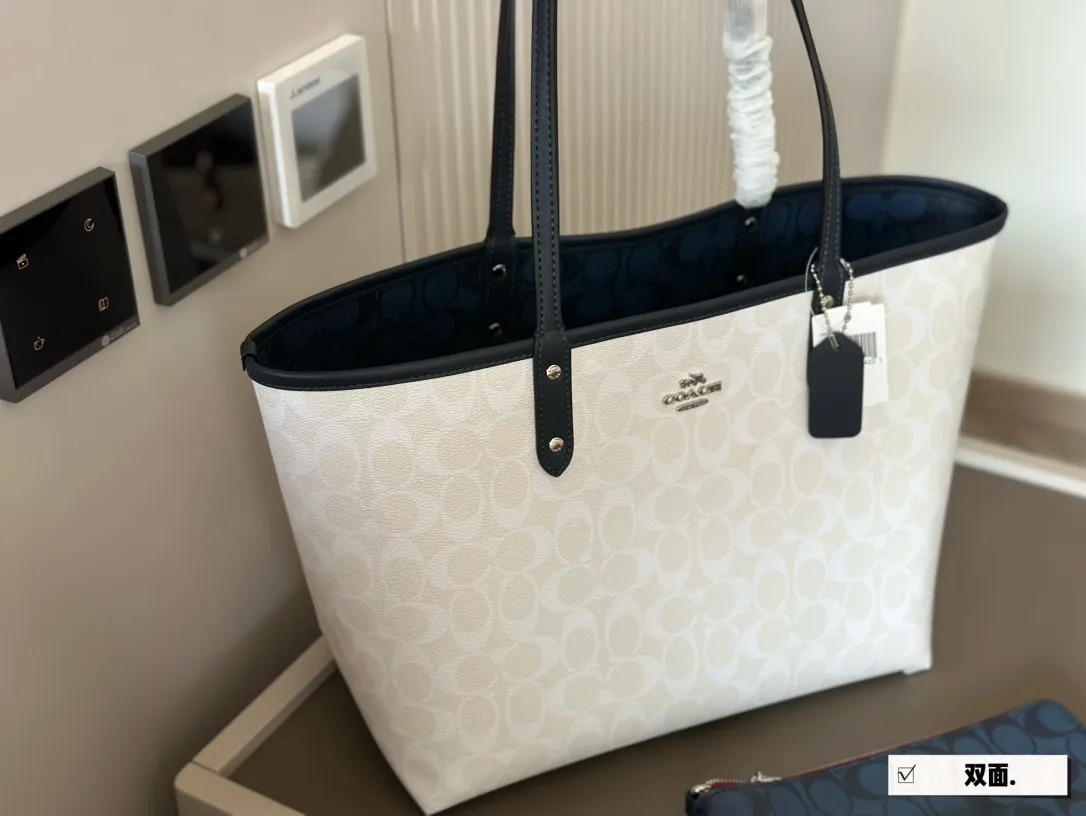 Coach Reversible City Tote Bag D26018259