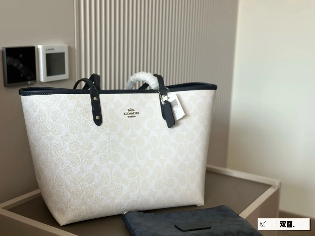 Coach Reversible City Tote Bag D26018259 — view 4