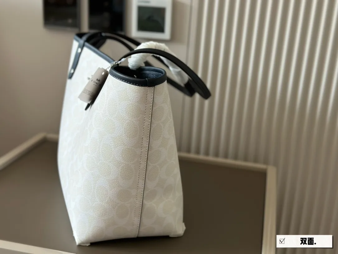 Coach Reversible City Tote Bag D26018259 — view 5