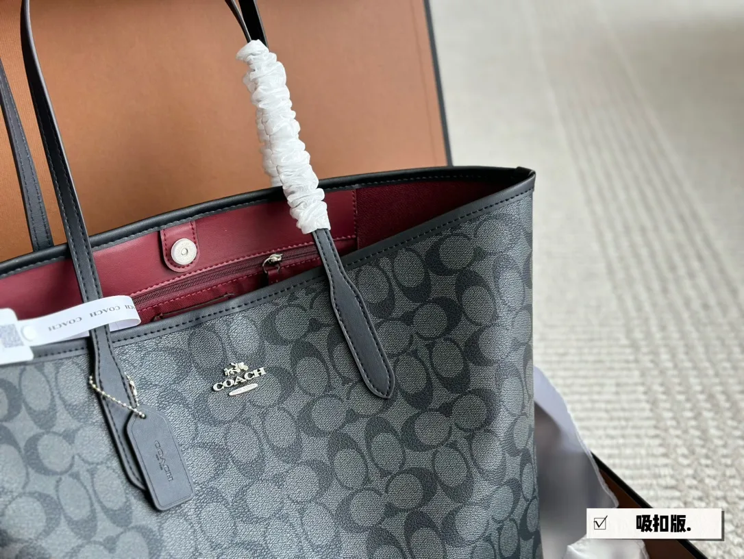 Coach Signature Canvas City Tote Bag D26018257 — view 2