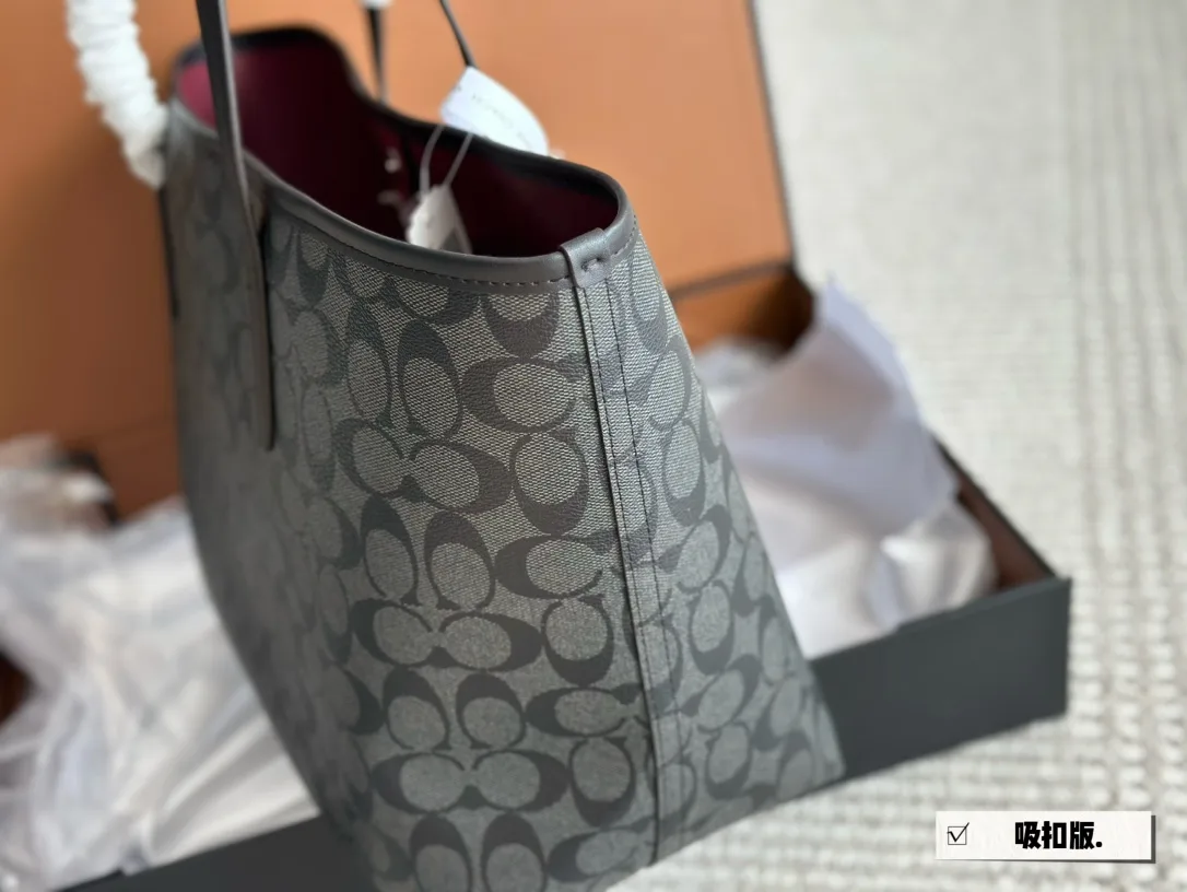 Coach Signature Canvas City Tote Bag D26018257 — view 3