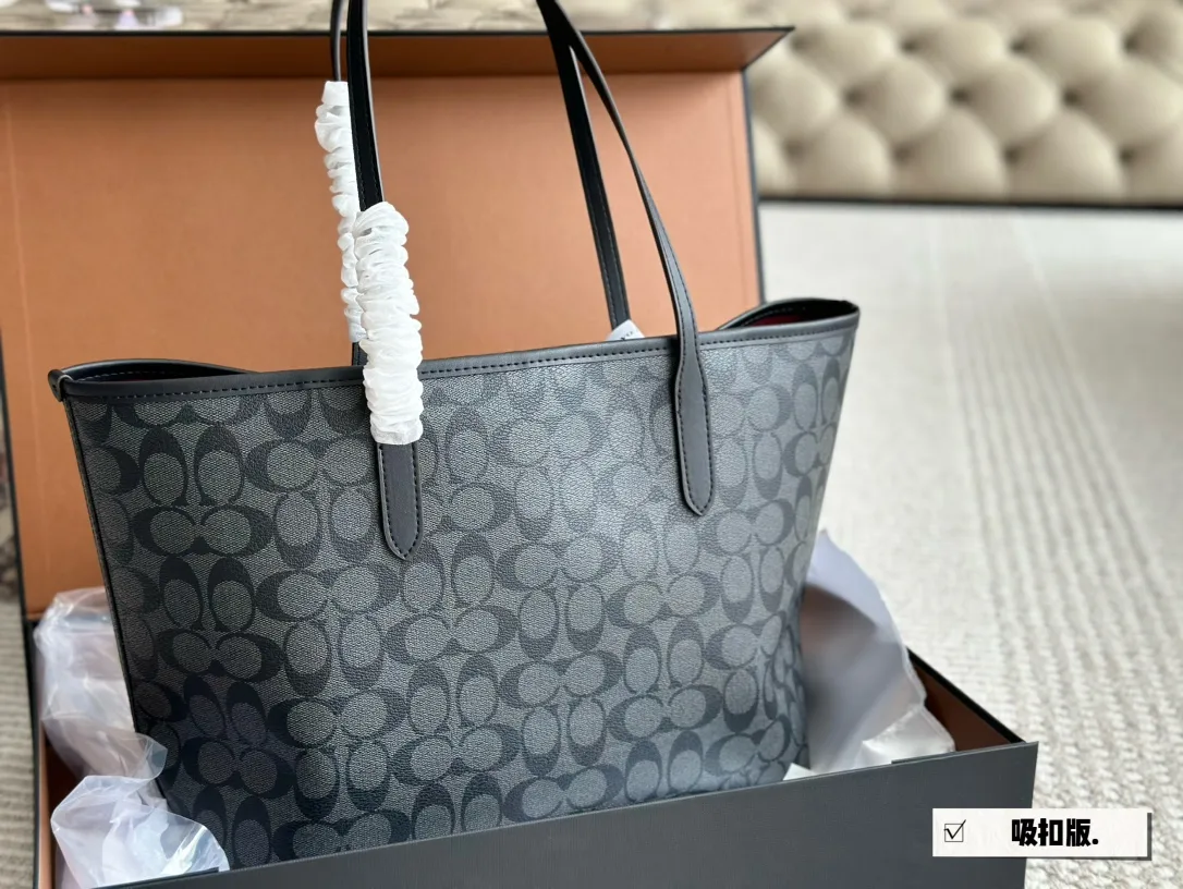 Coach Signature Canvas City Tote Bag D26018257 — view 4
