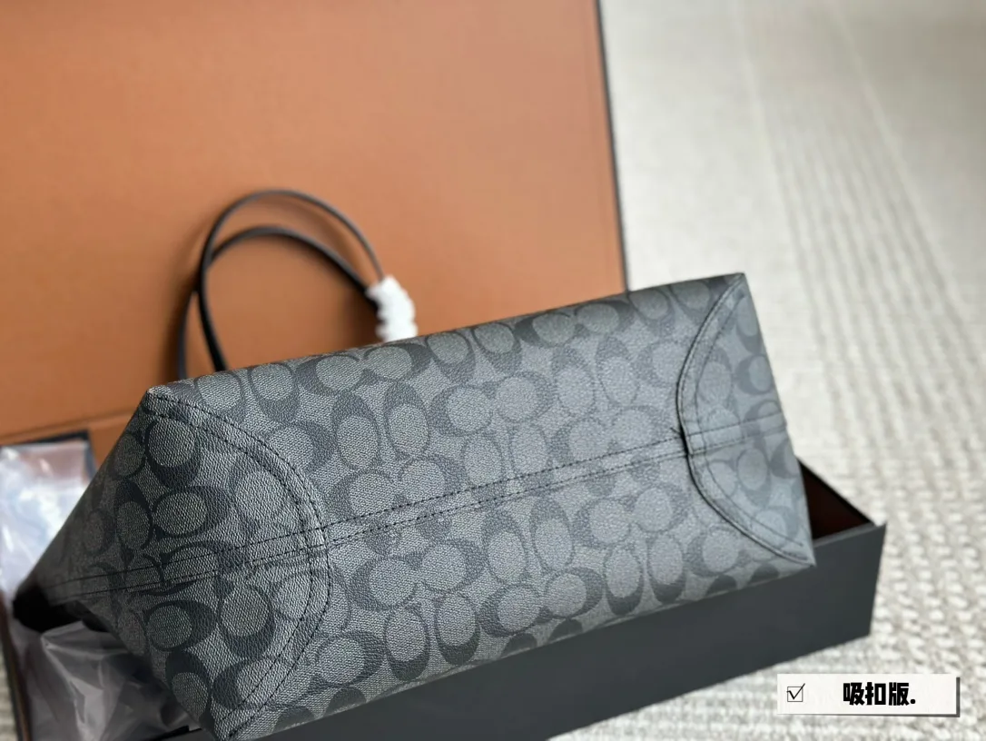 Coach Signature Canvas City Tote Bag D26018257 — view 5