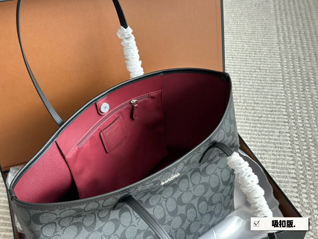 Coach Signature Canvas City Tote Bag D26018257 — view 6