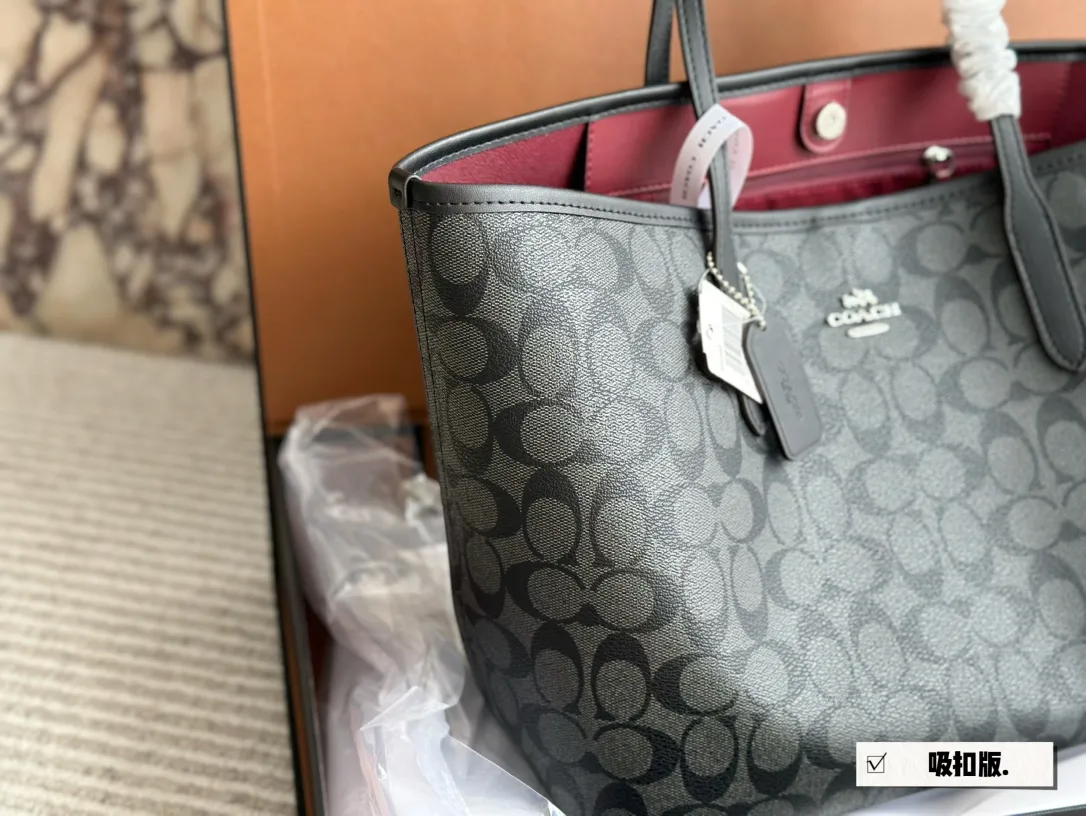 Coach Signature Canvas City Tote Bag D26018257 — view 9