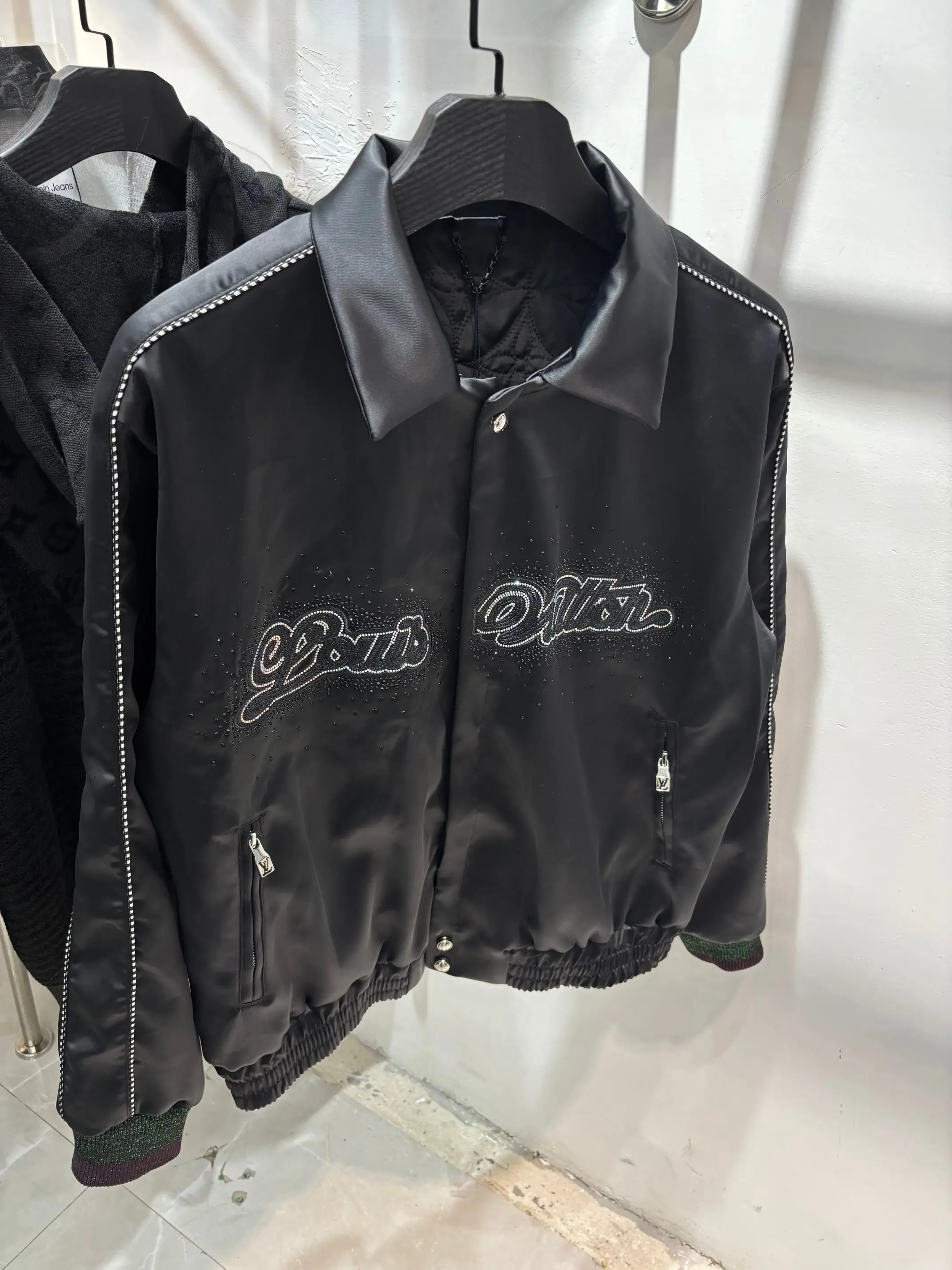 Embellished Logo Quilted Bomber Jacket D27513456
