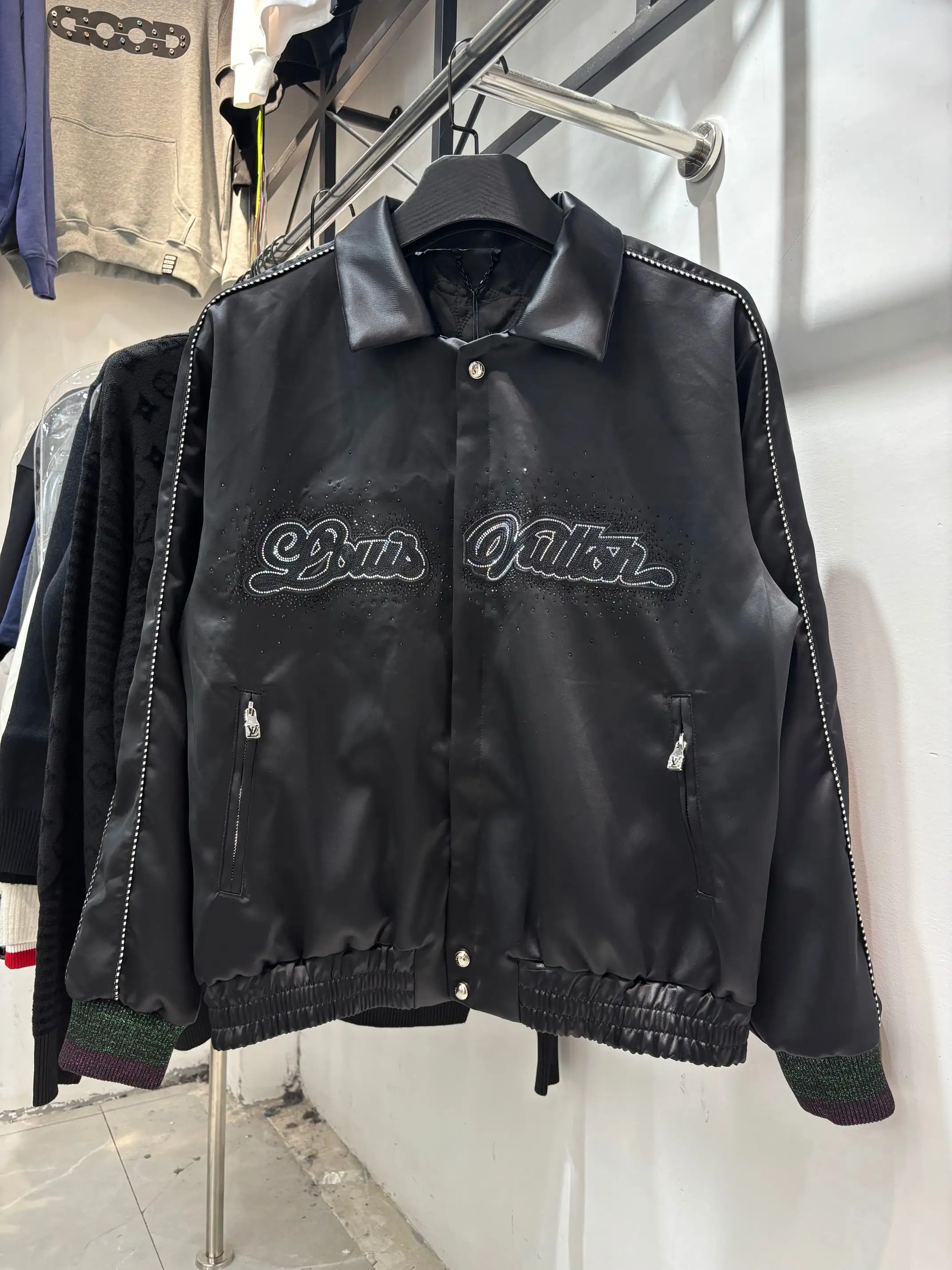 Embellished Logo Quilted Bomber Jacket D27513456 — view 2