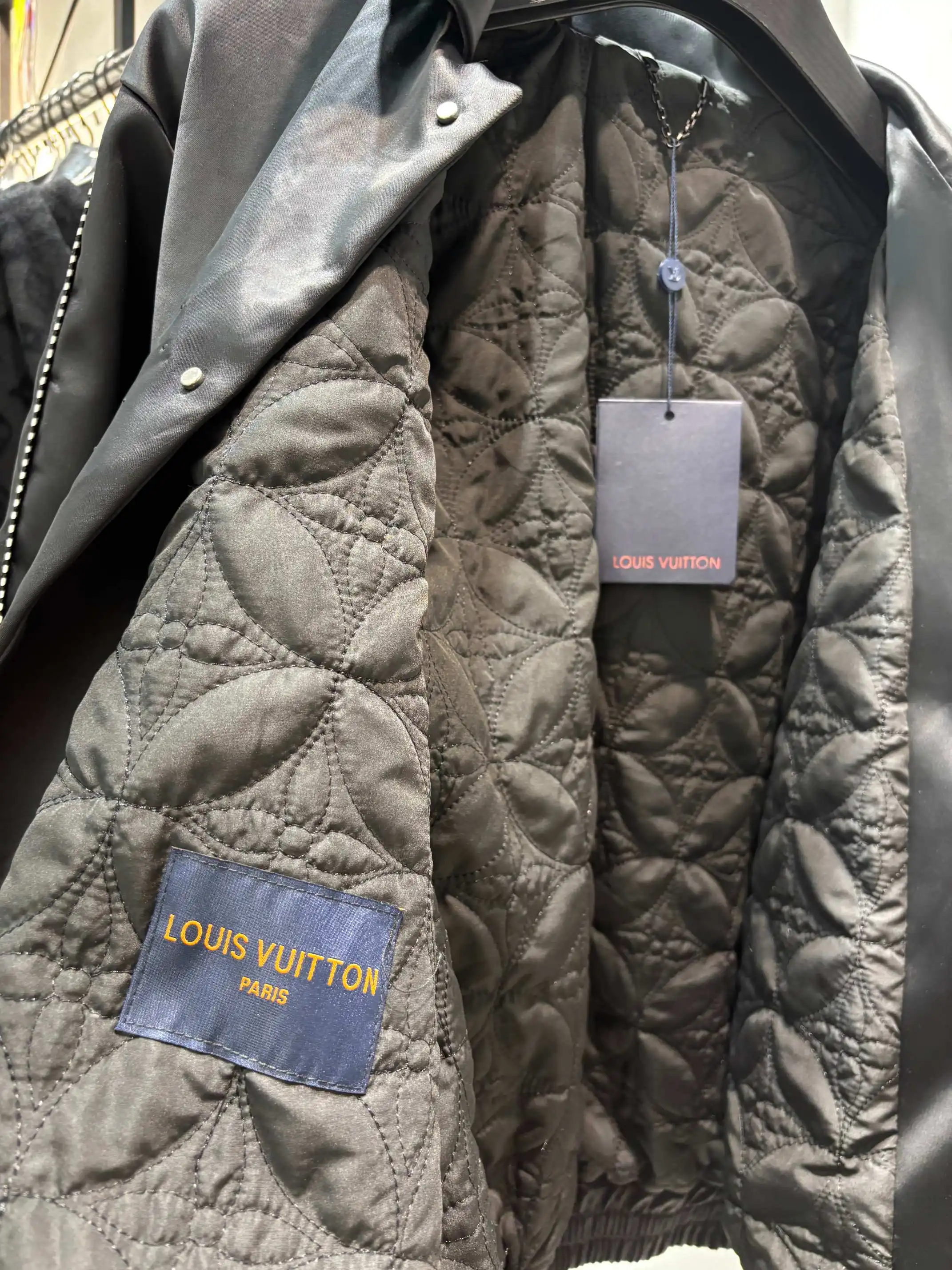 Embellished Logo Quilted Bomber Jacket D27513456 — view 6