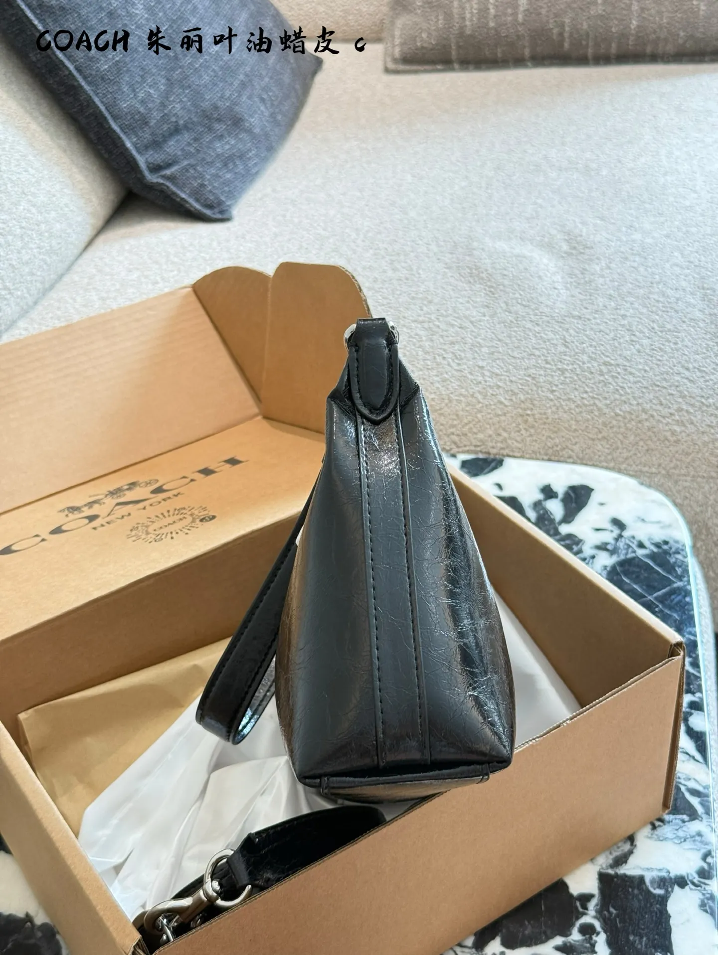 Juliet Waxed Leather Shoulder Bag D28018348 — view 5