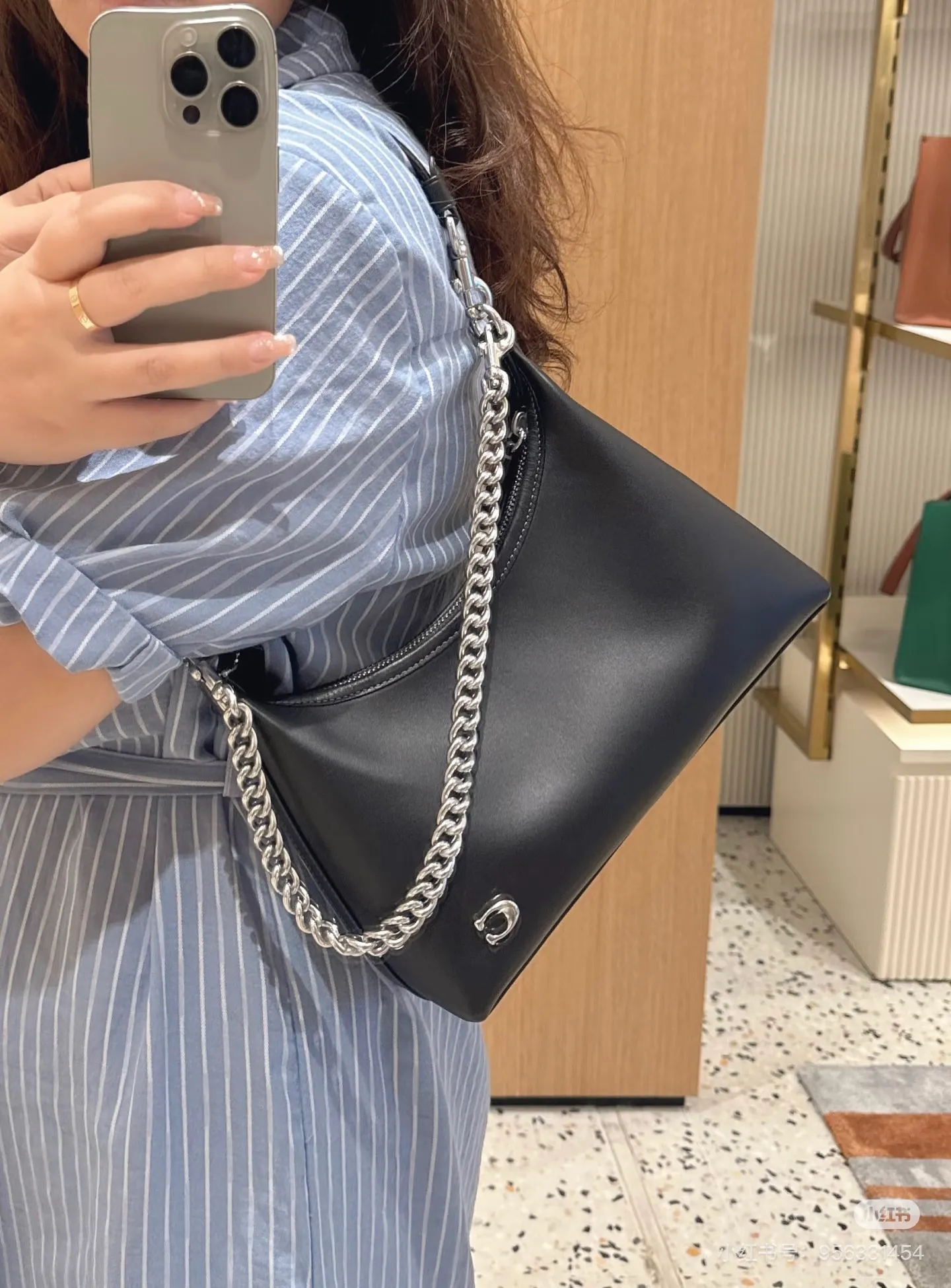 Juliet Leather Shoulder Bag D28018351 — view 3