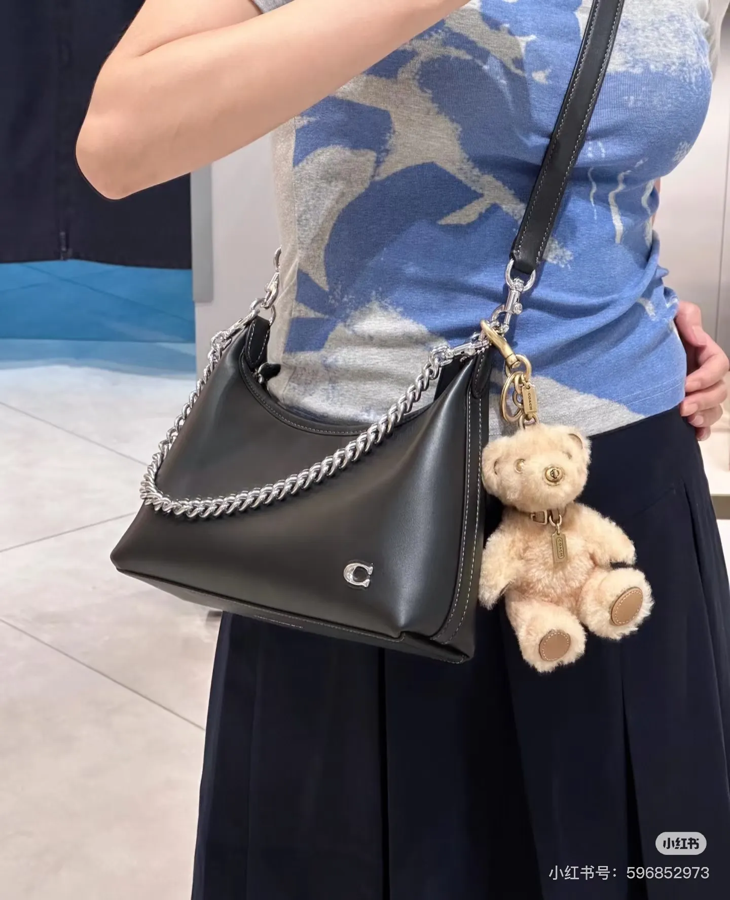Juliet Leather Shoulder Bag D28018351 — view 4