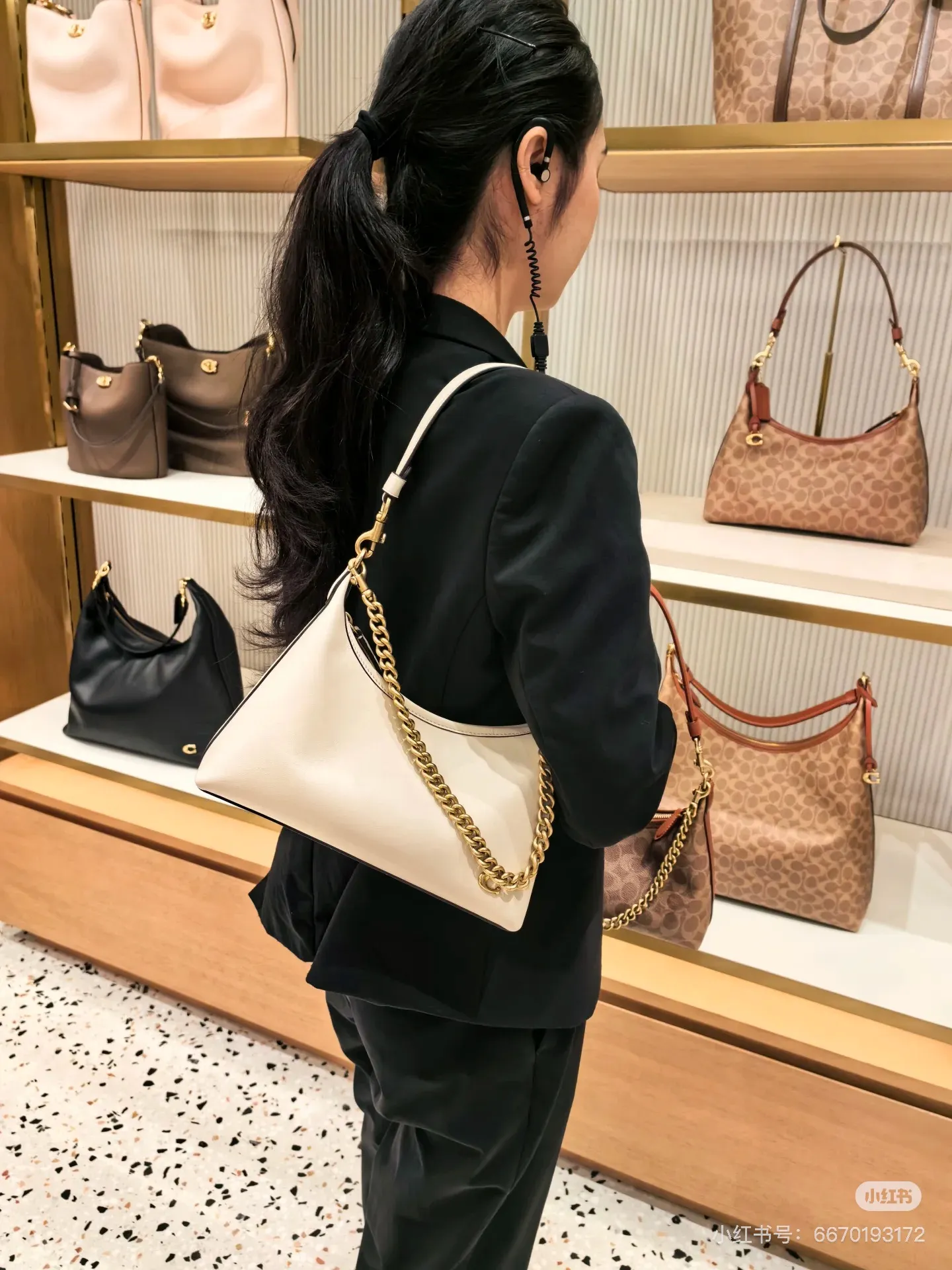 Juliet Leather Shoulder Bag D28018351 — view 6