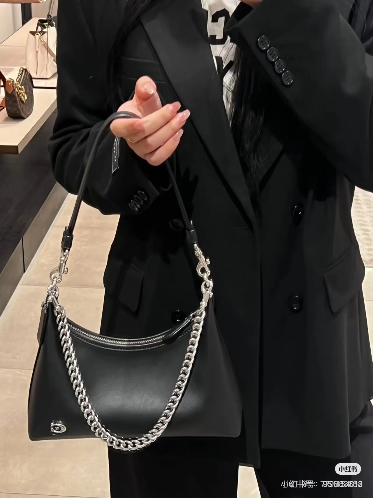 Juliet Leather Shoulder Bag D28018351 — view 8