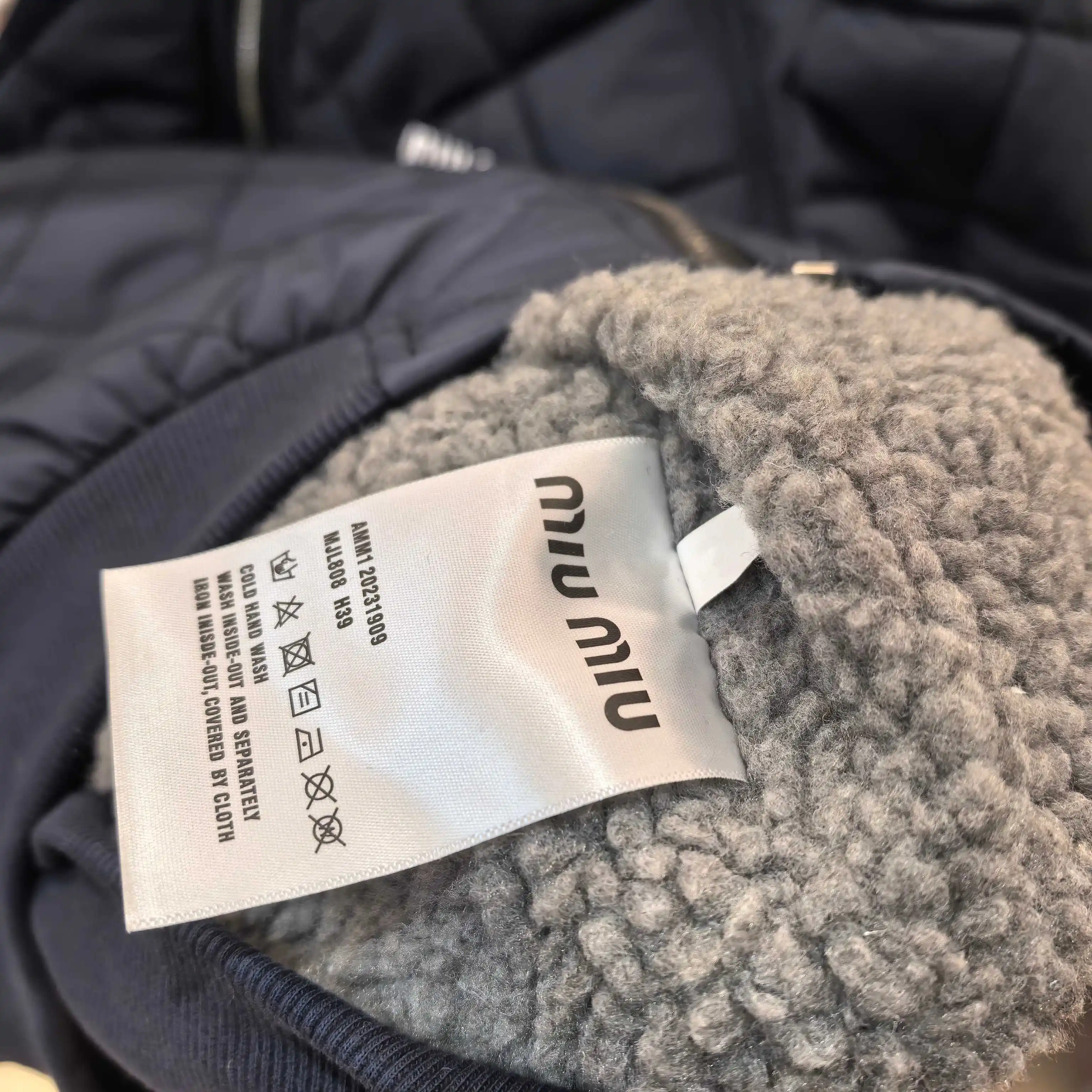 Quilted Shearling-Trimmed Padded Jacket D28022406 — view 7