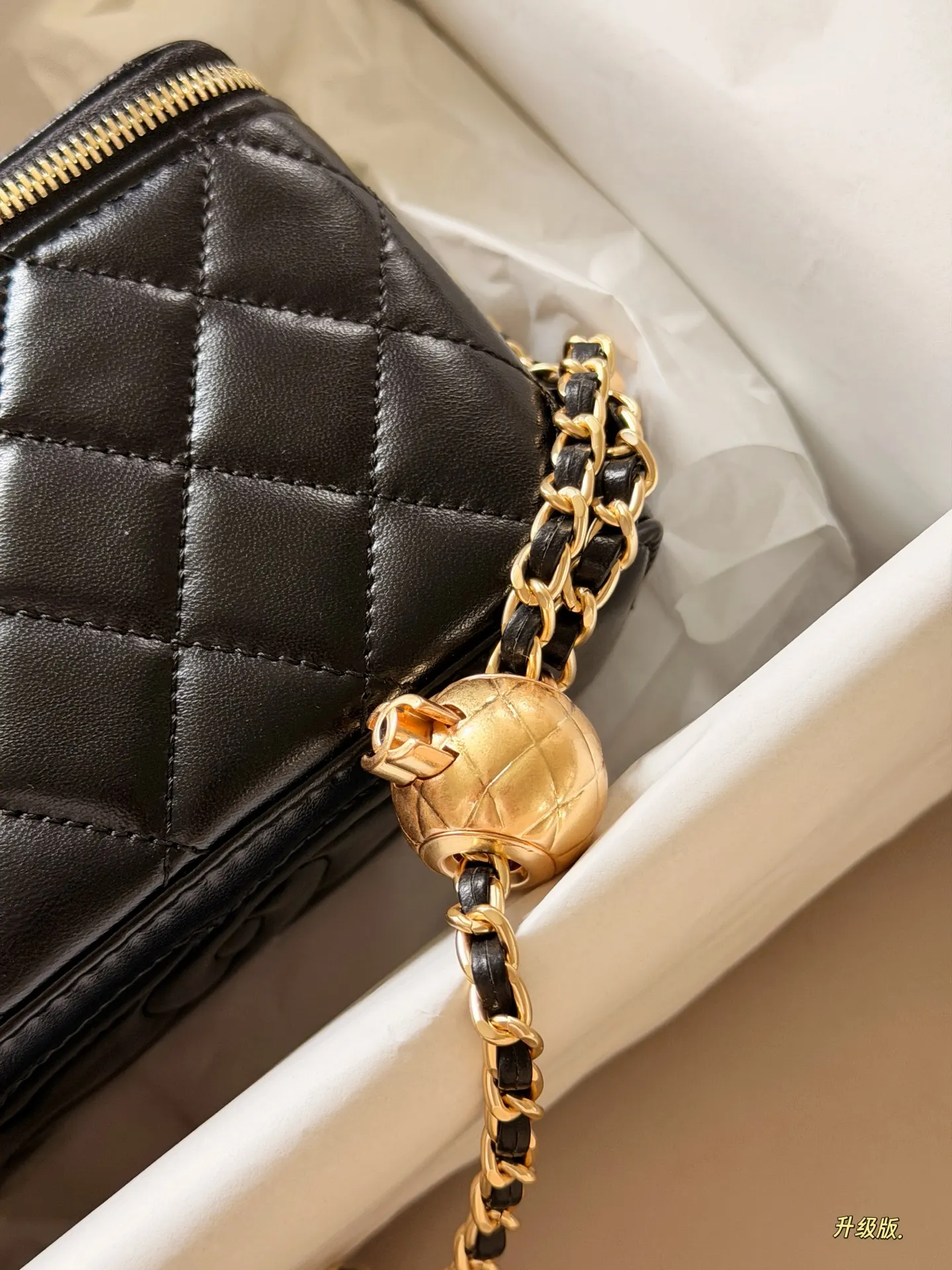 Chanel Quilted Vanity Case with Chain D28018010 — view 5