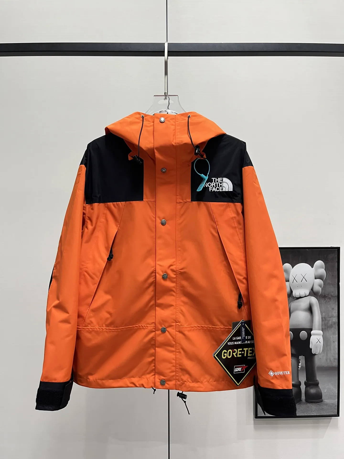 1990 Mountain Jacket Waterproof Shell D28019067
