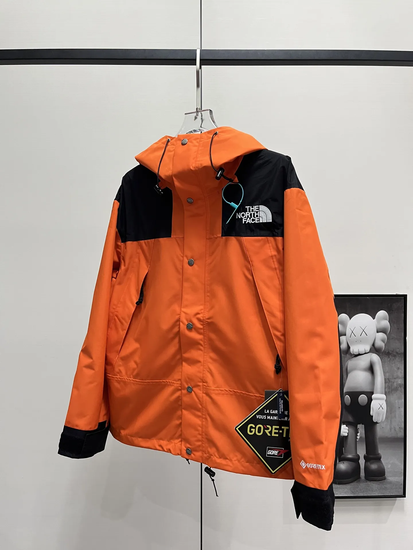 1990 Mountain Jacket Waterproof Shell D28019067 — view 2