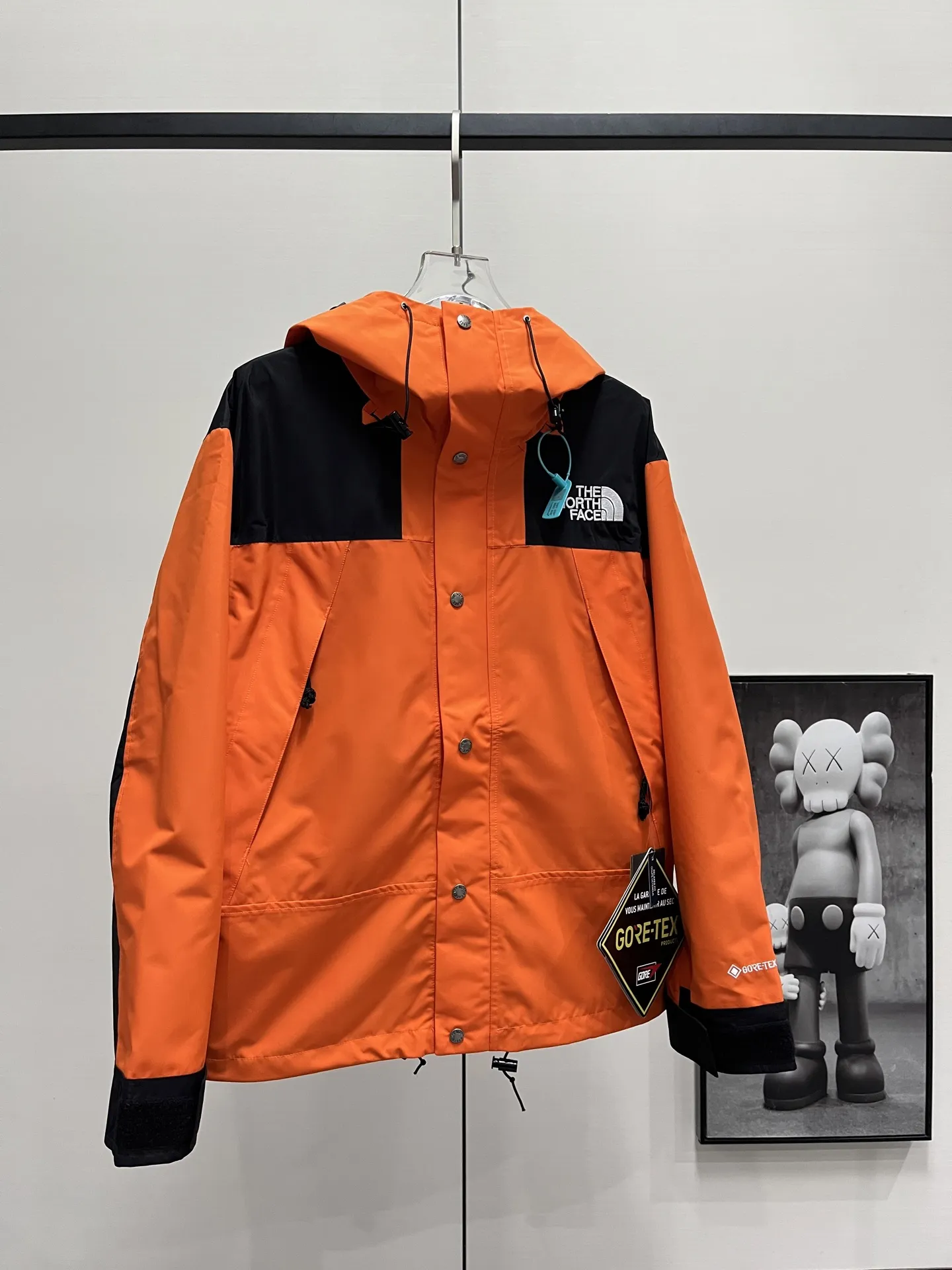 1990 Mountain Jacket Waterproof Shell D28019067 — view 4