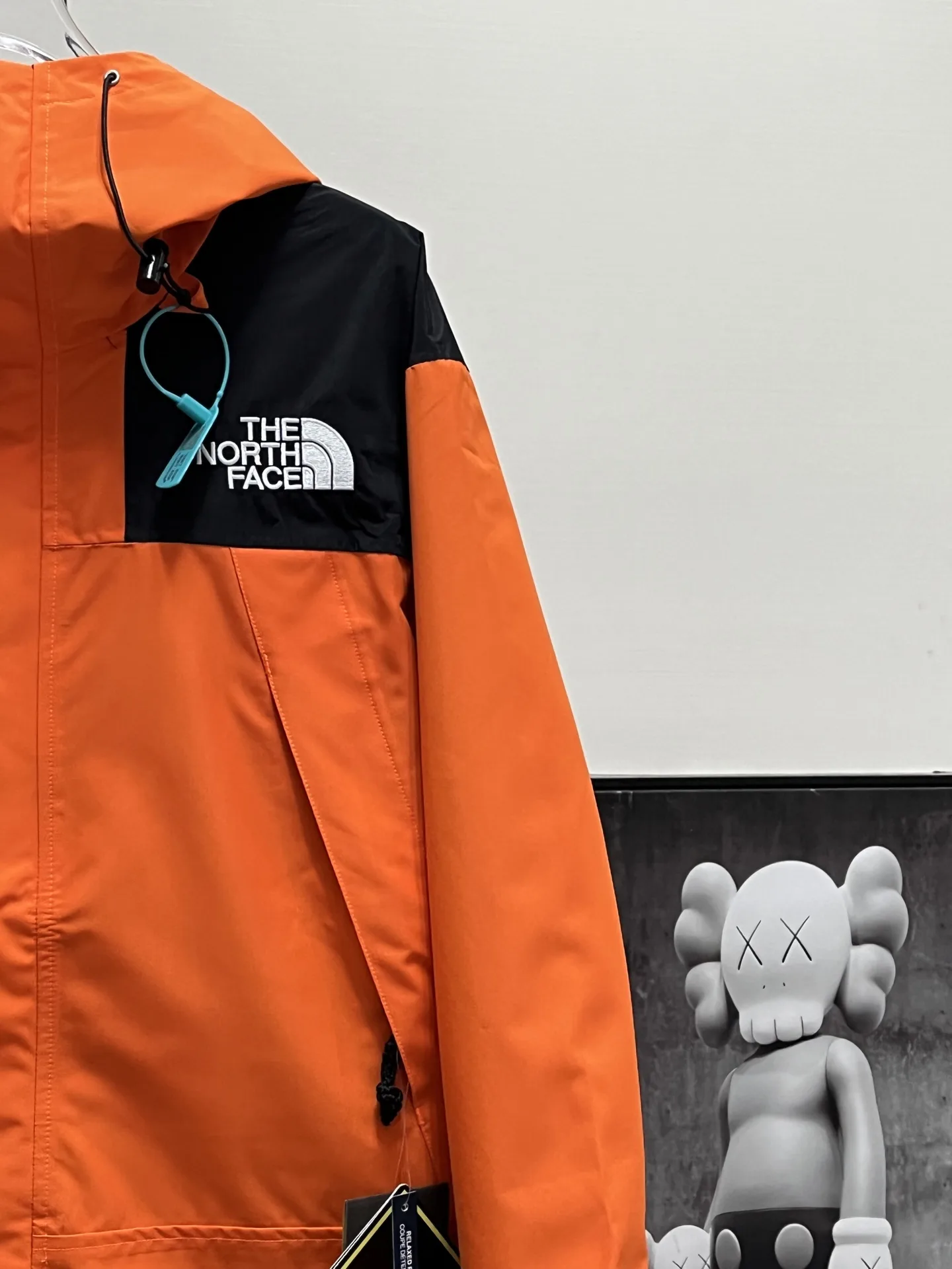 1990 Mountain Jacket Waterproof Shell D28019067 — view 6