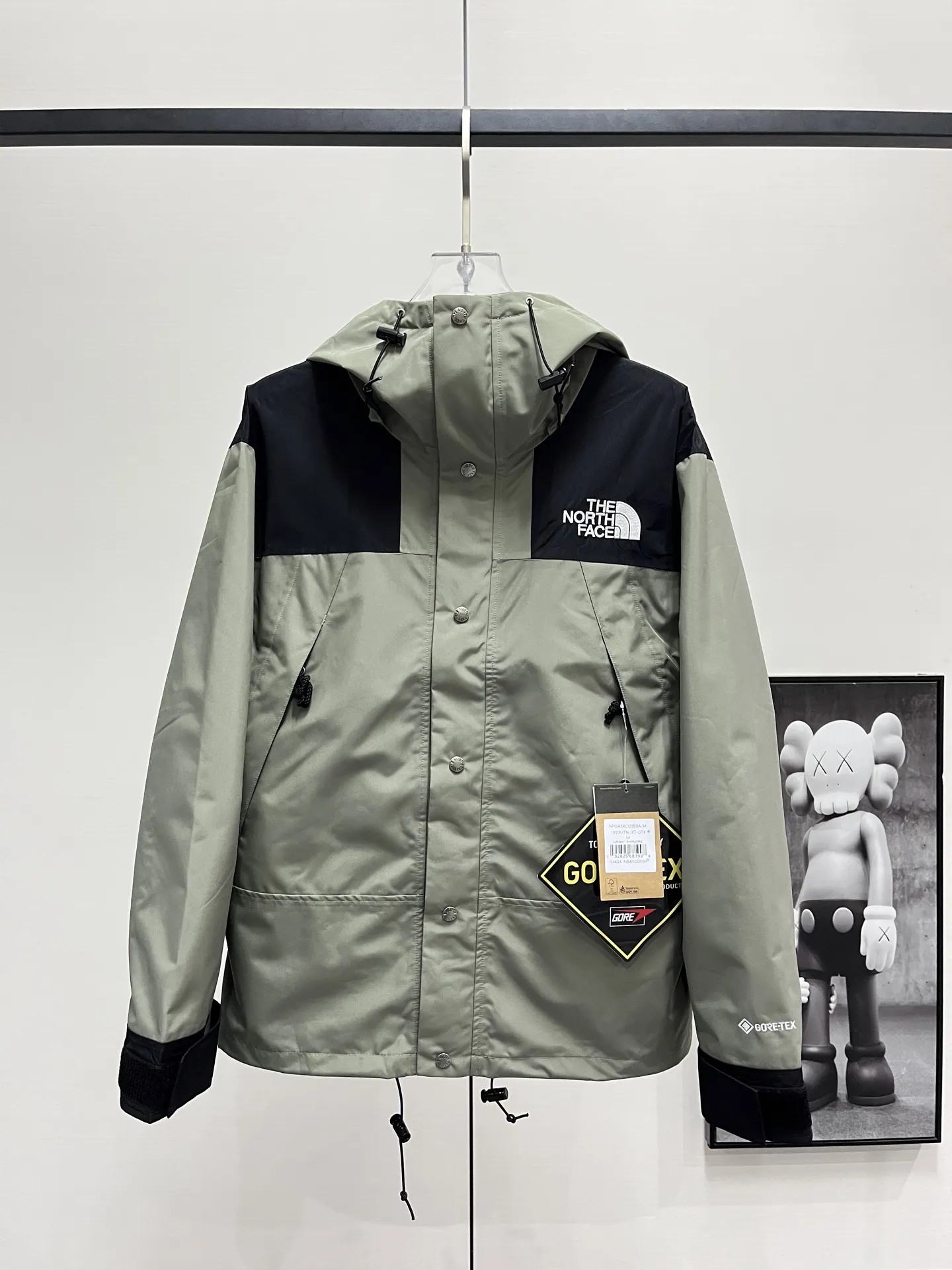 1990 Mountain Jacket GORE-TEX Shell D28019062