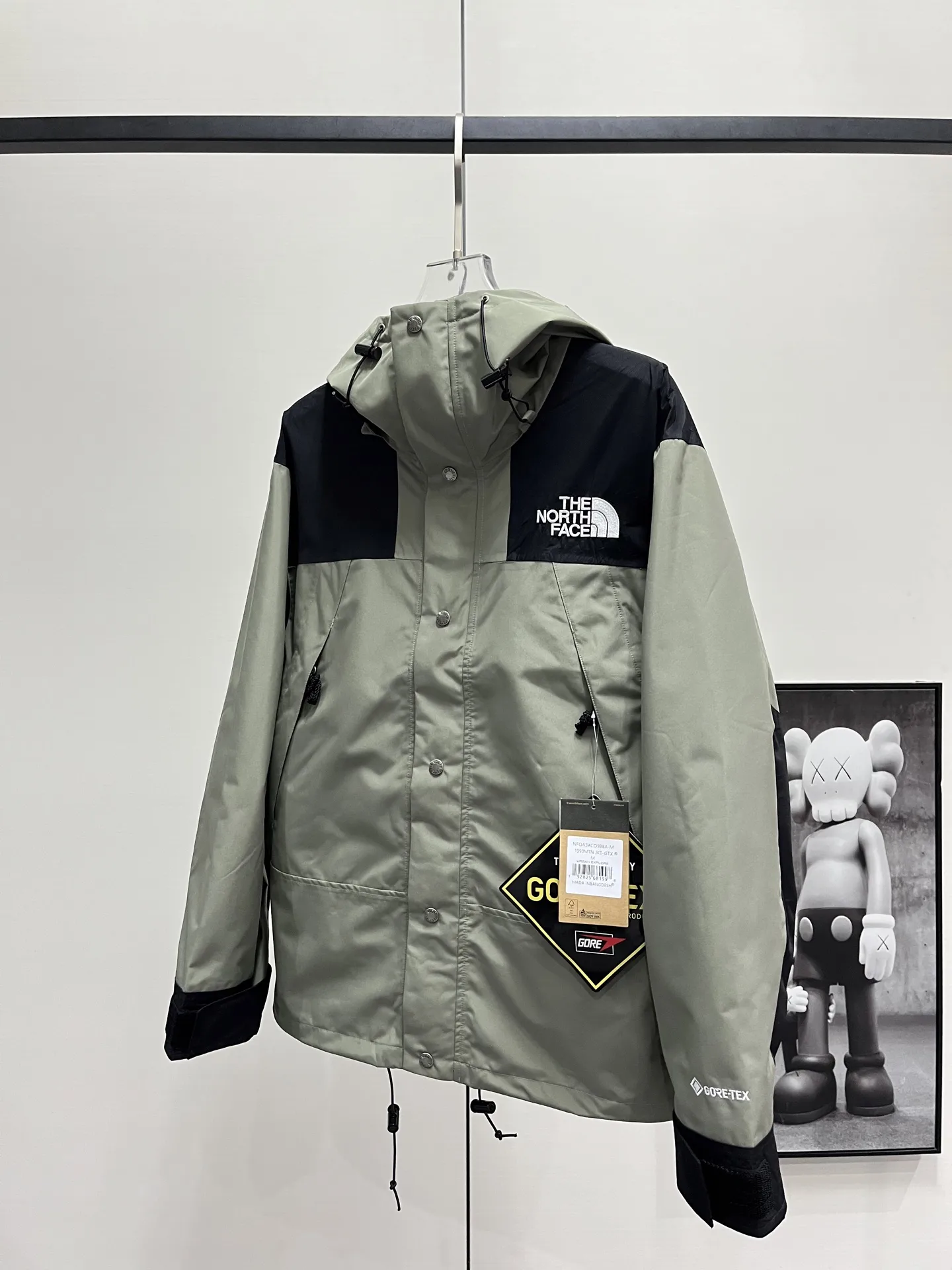 1990 Mountain Jacket GORE-TEX Shell D28019062 — view 2