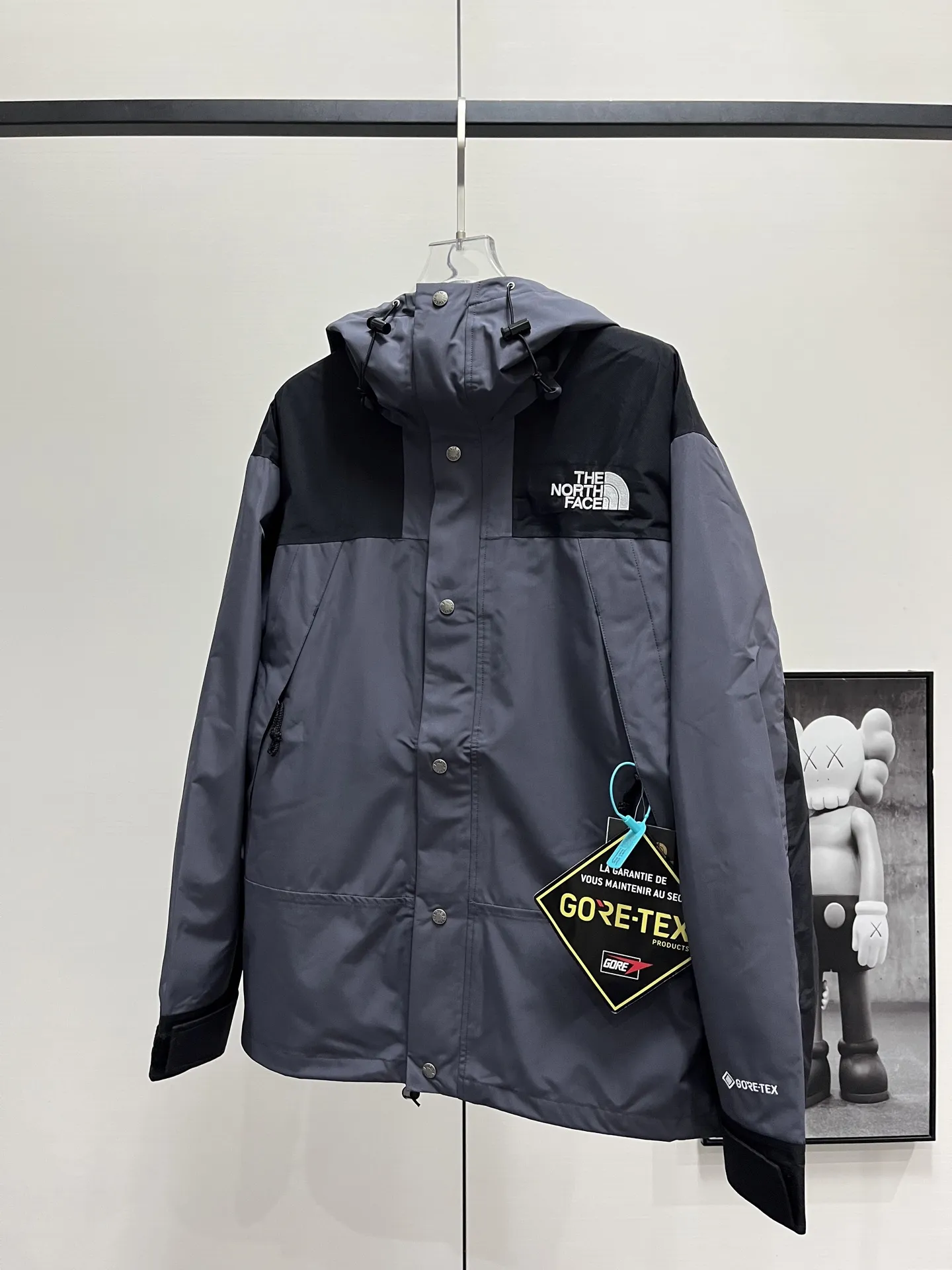 1990 Mountain Jacket GORE-TEX Shell D28019065 — view 2