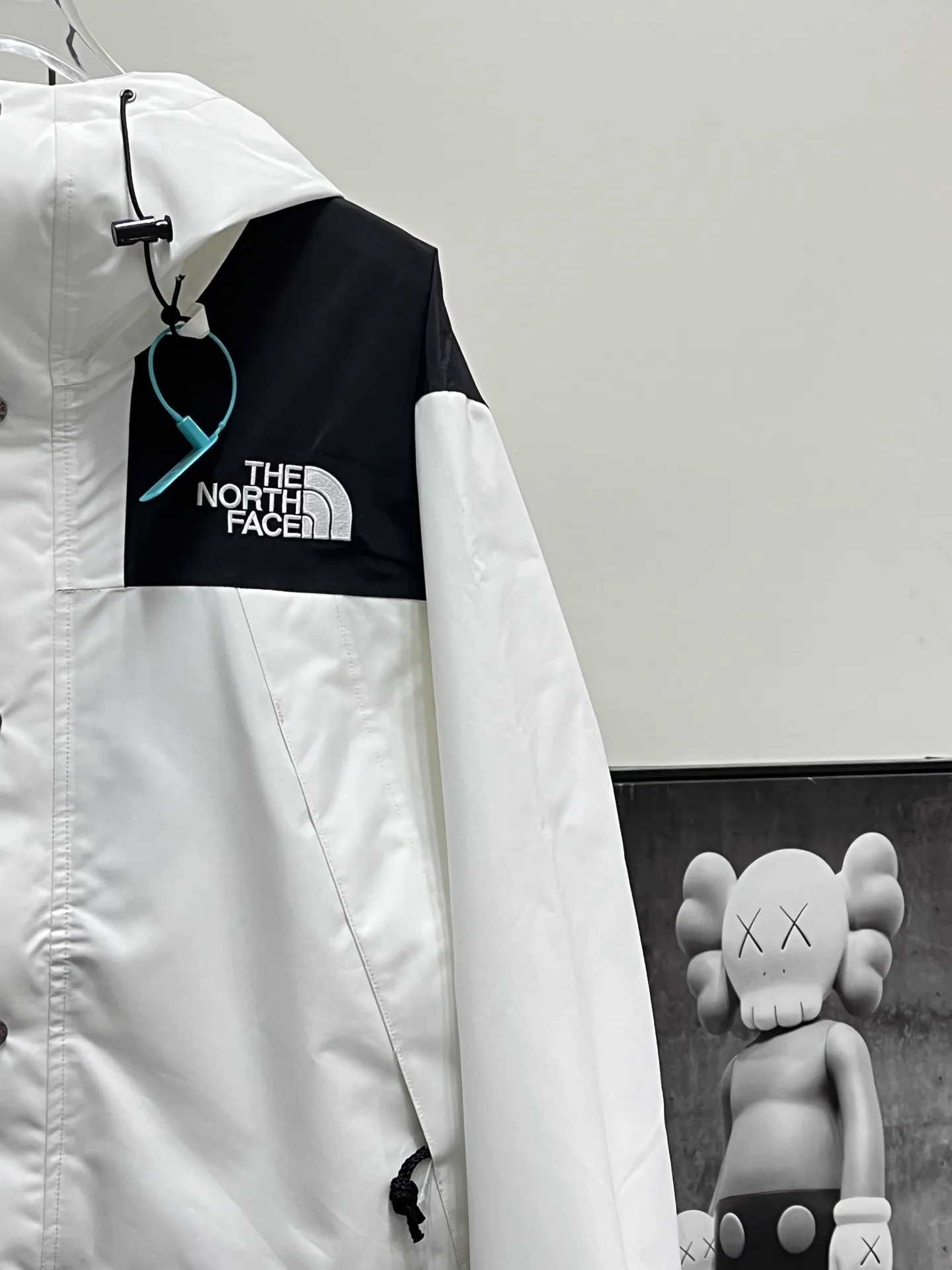 1990 Mountain Jacket Waterproof Shell D28019058 — view 6