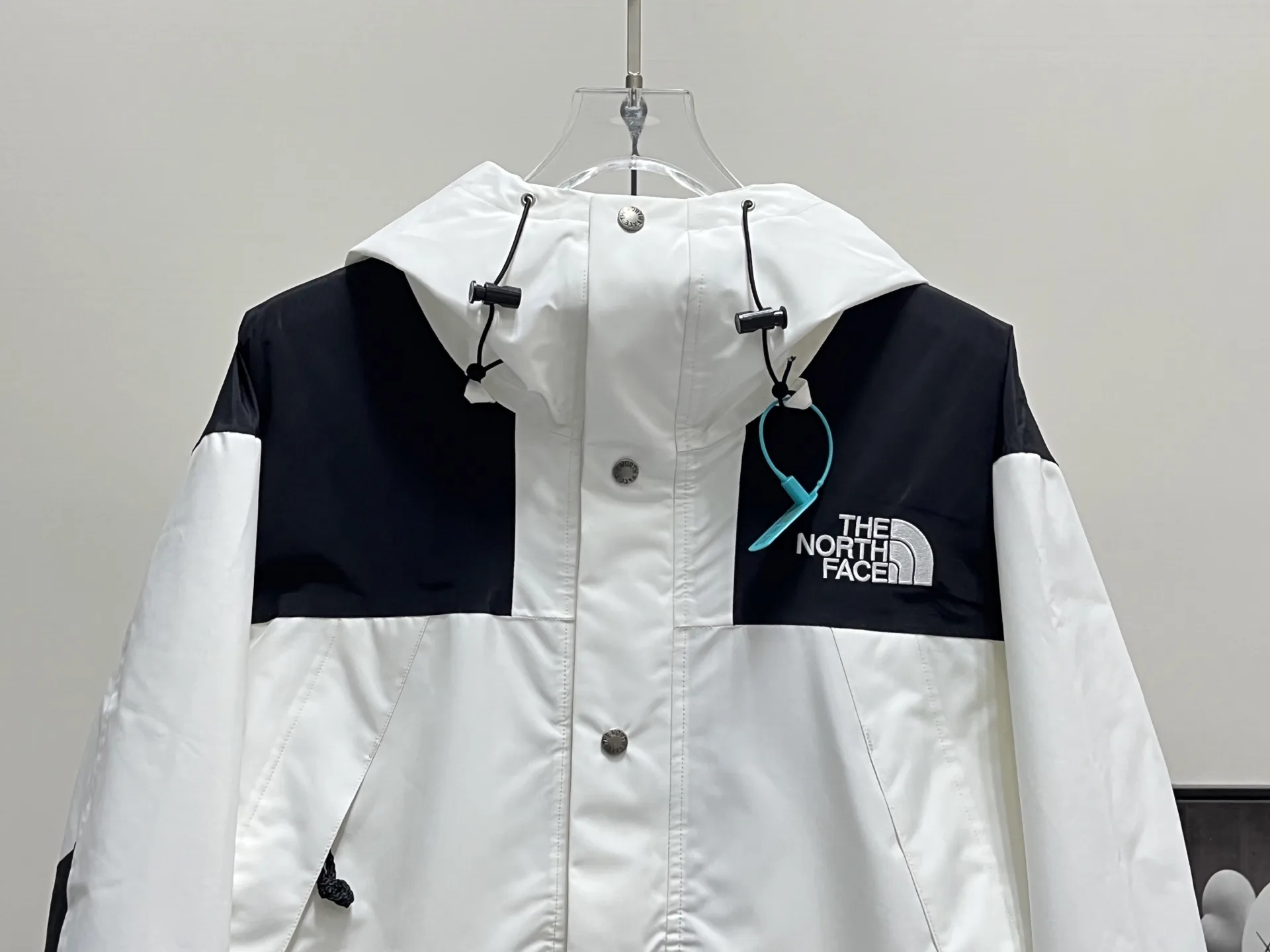 1990 Mountain Jacket Waterproof Shell D28019058 — view 8