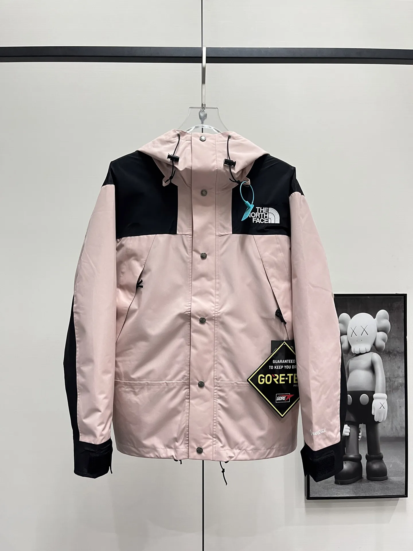 1990 Mountain Jacket Waterproof Shell D28019060