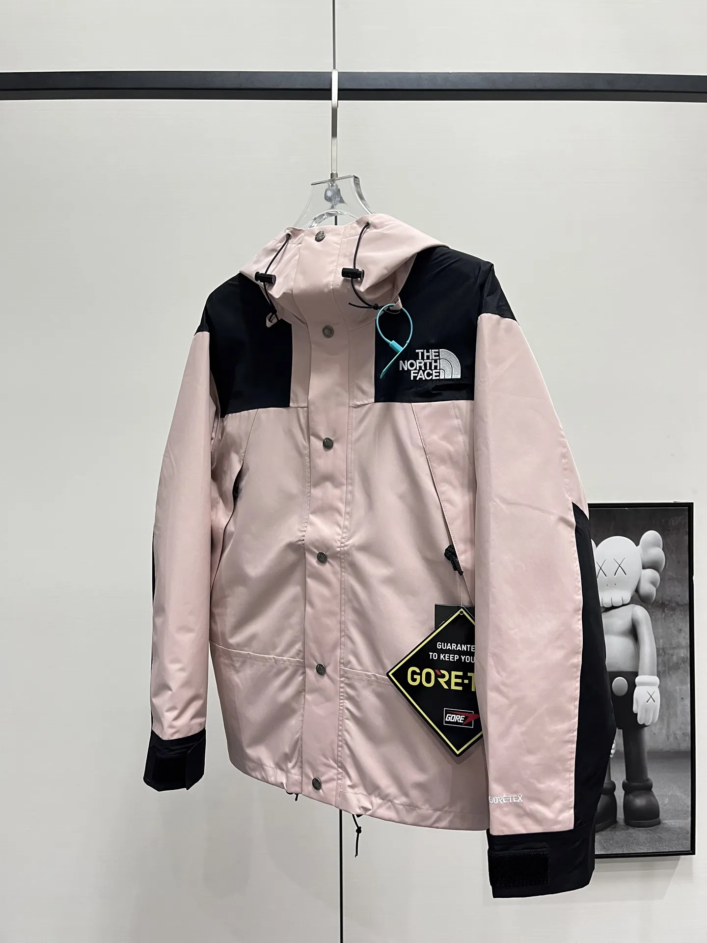 1990 Mountain Jacket Waterproof Shell D28019060 — view 2