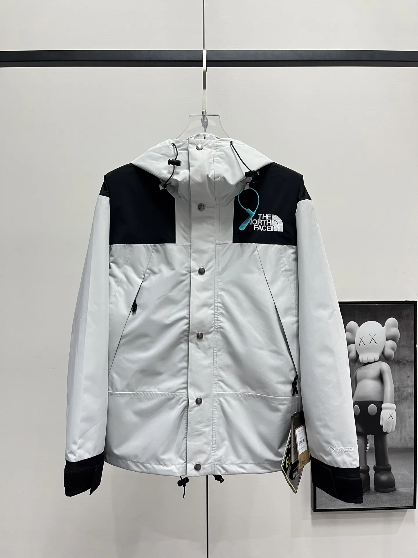 1990 Mountain Jacket GORE-TEX Shell D28019059