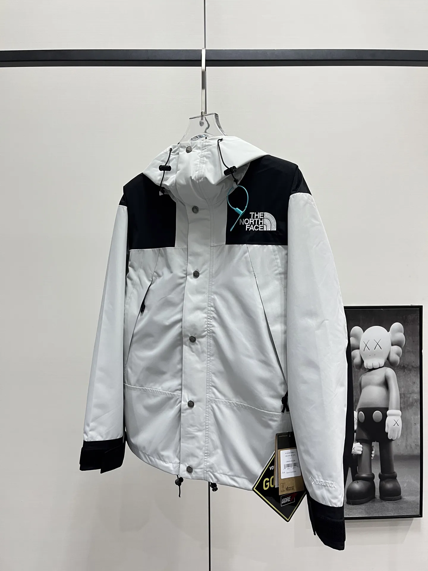 1990 Mountain Jacket GORE-TEX Shell D28019059 — view 2
