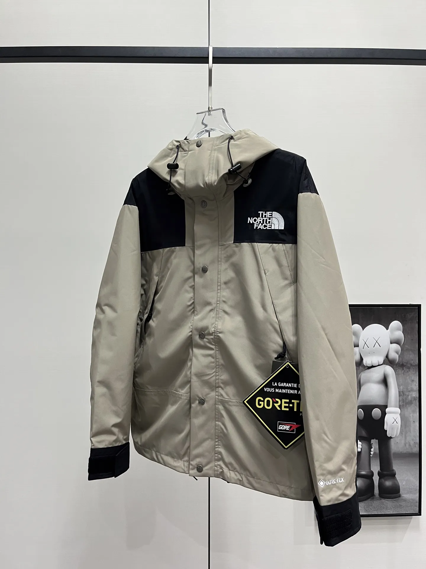 1990 Mountain Jacket GORE-TEX Shell D28019064 — view 2