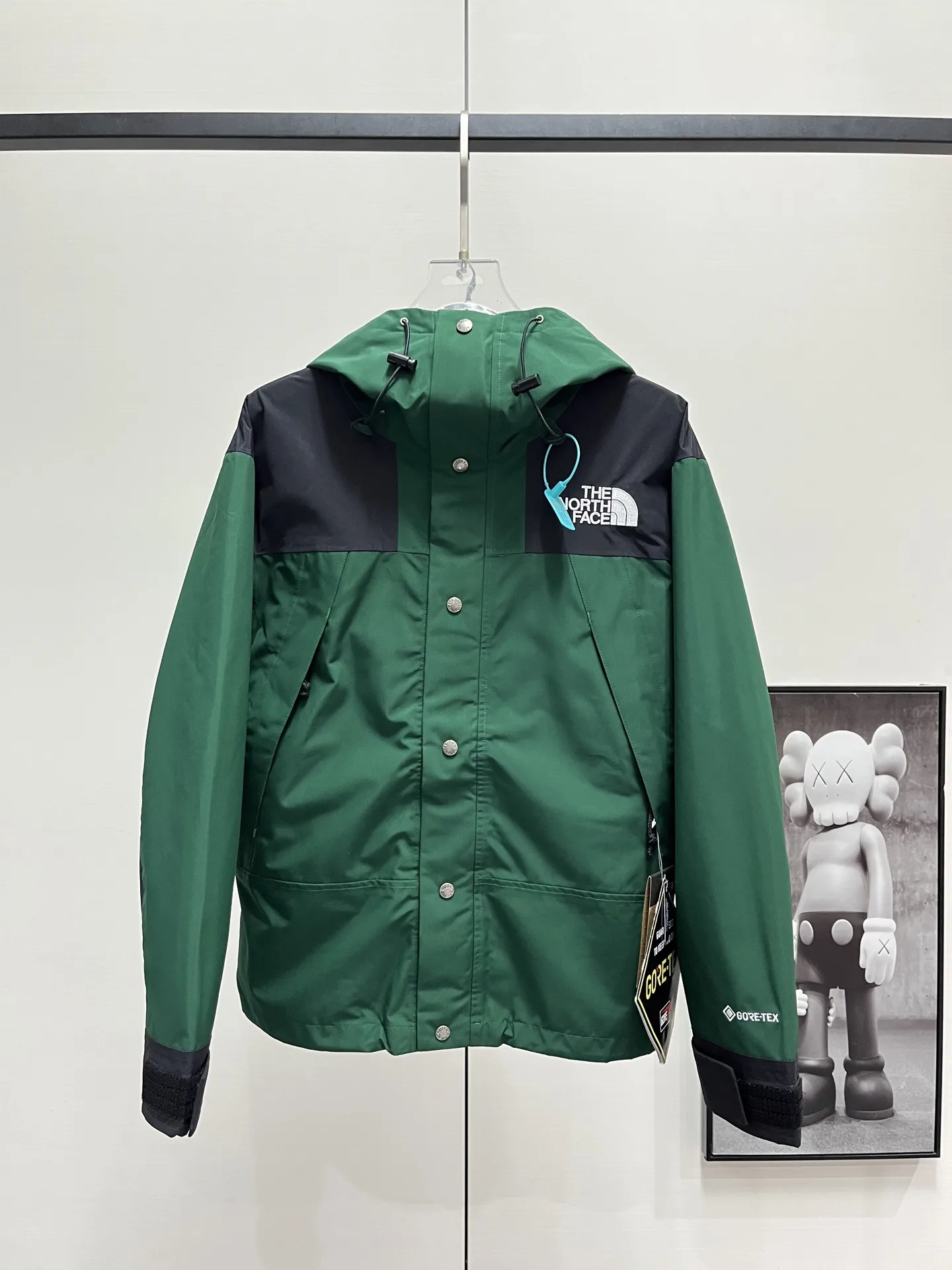 1990 Mountain Jacket GORE-TEX Shell D28019063