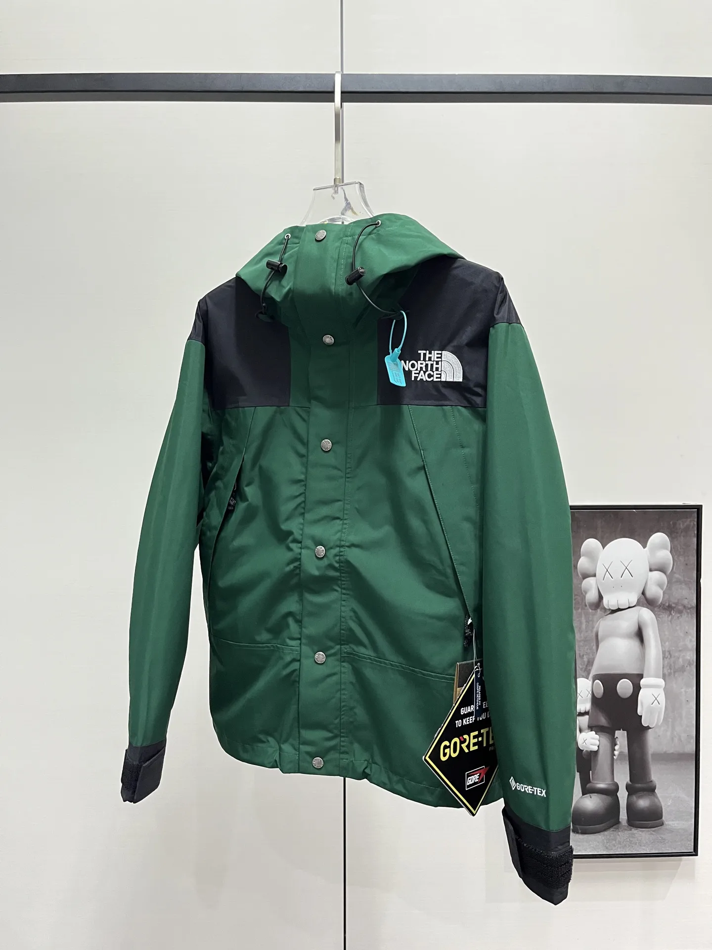 1990 Mountain Jacket GORE-TEX Shell D28019063 — view 2