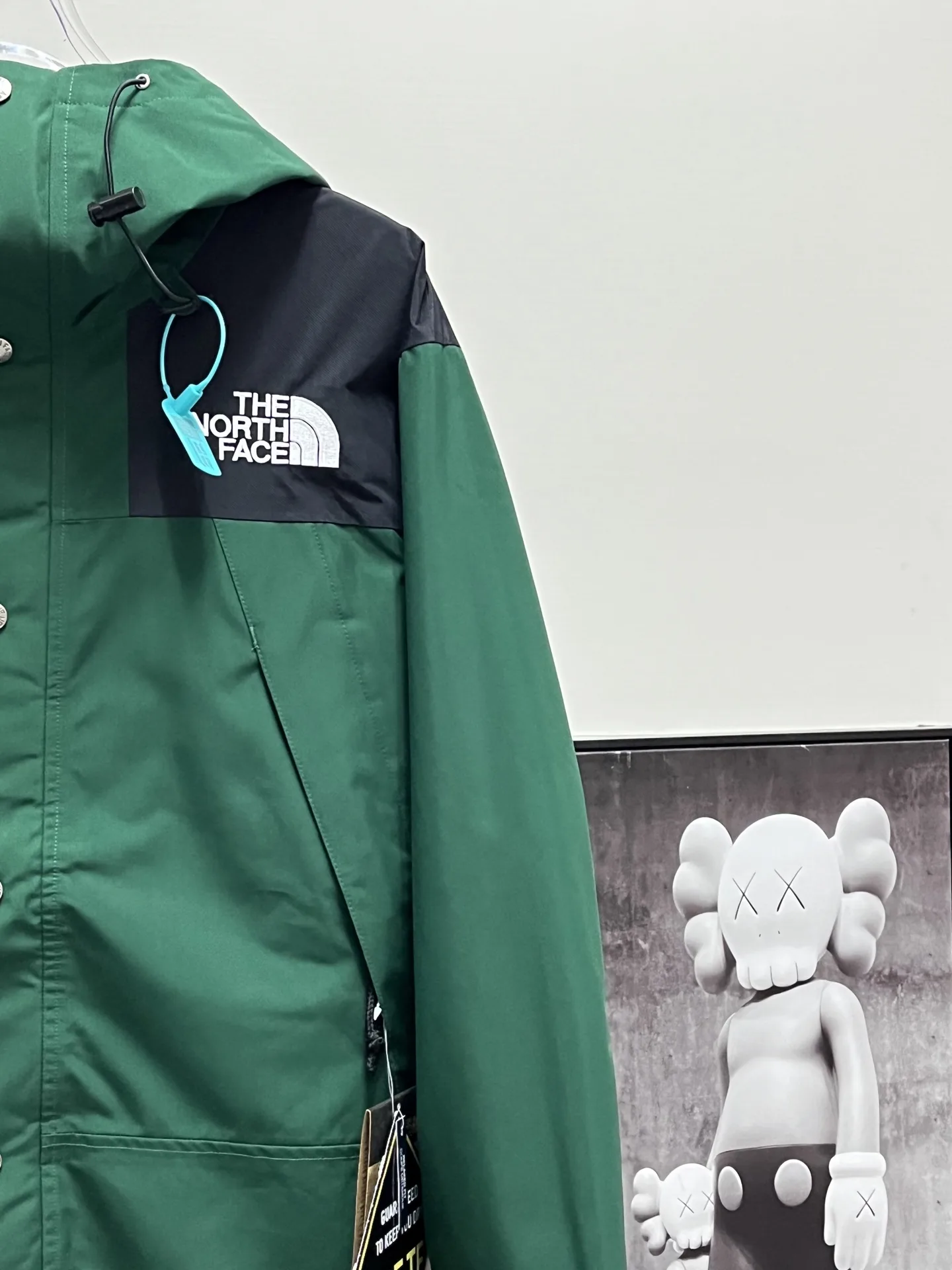 1990 Mountain Jacket GORE-TEX Shell D28019063 — view 6