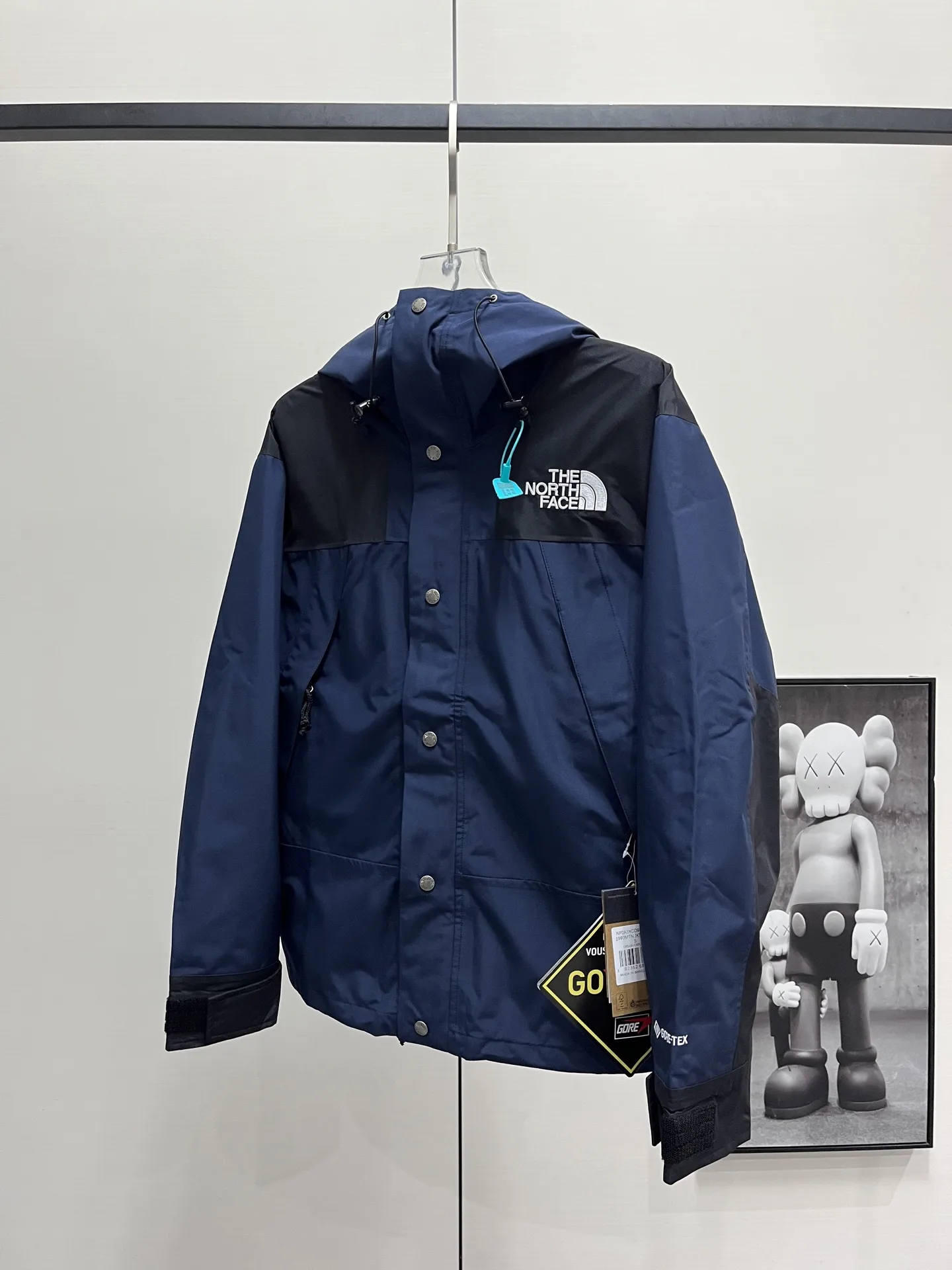 1990 Mountain Jacket Waterproof Shell D28019061 — view 2