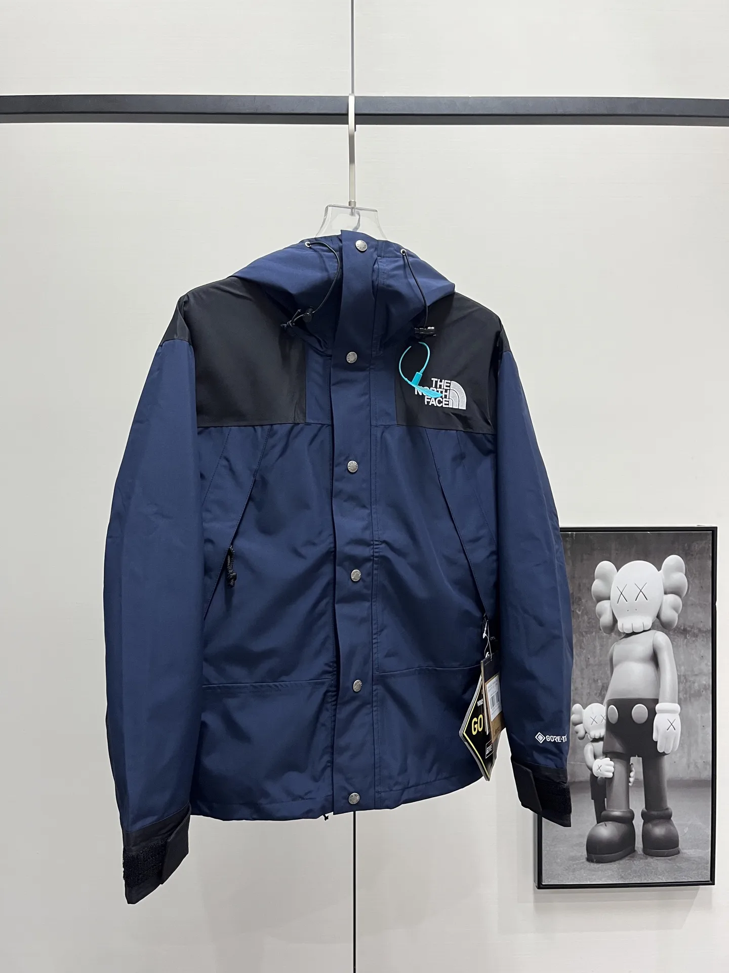1990 Mountain Jacket Waterproof Shell D28019061 — view 4