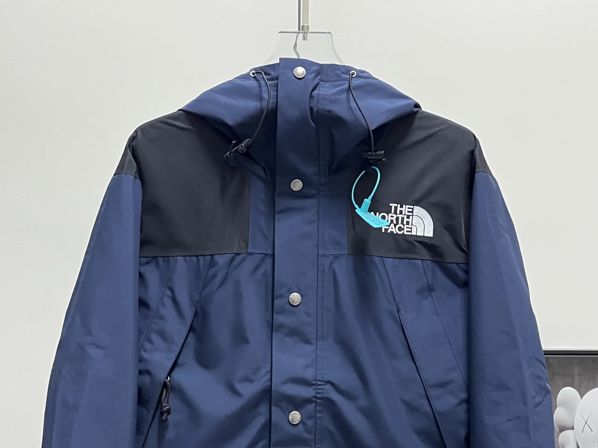 1990 Mountain Jacket Waterproof Shell D28019061 — view 8