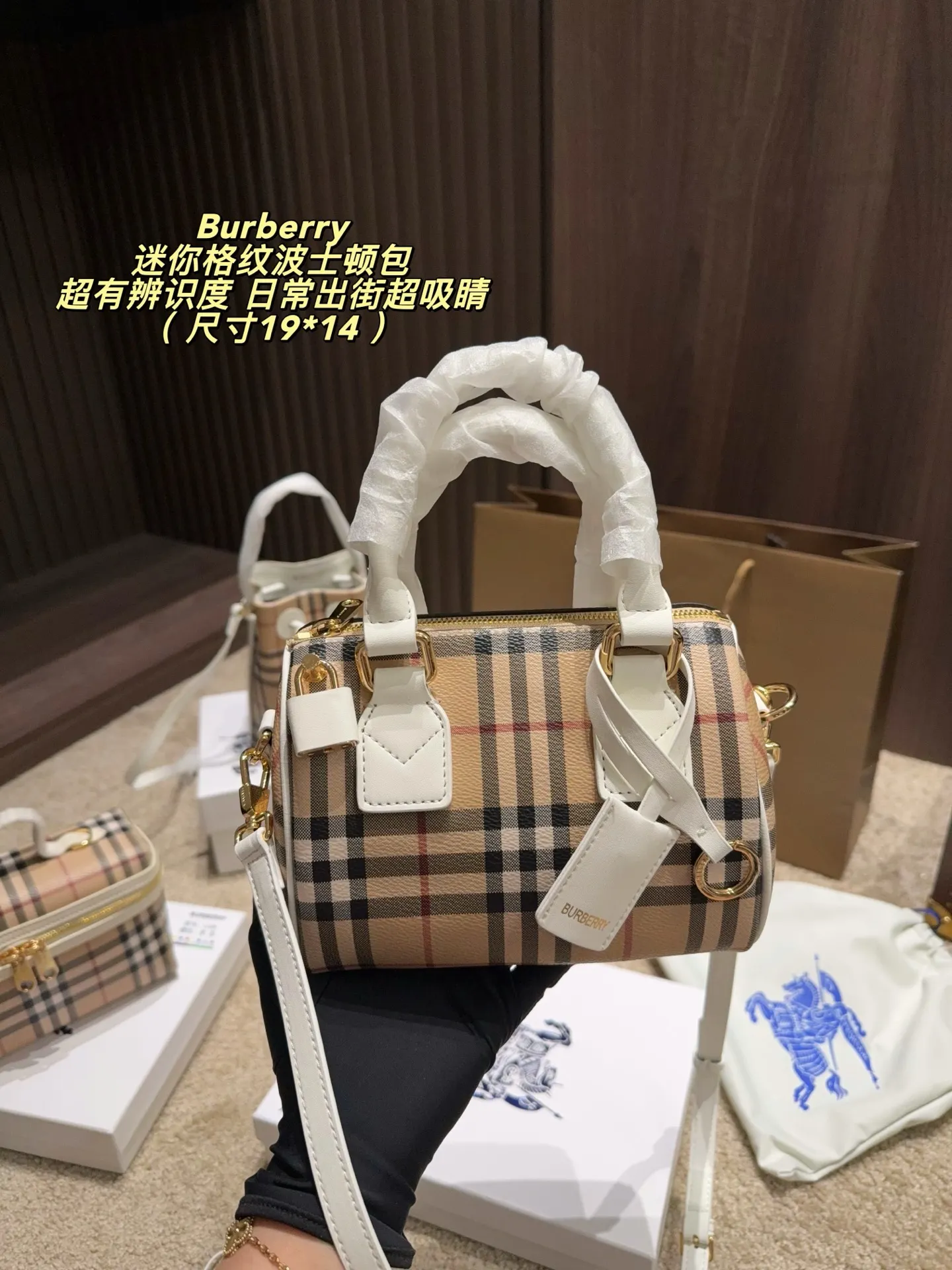 Mini Vintage Check Boston Bag D28518487 — view 2