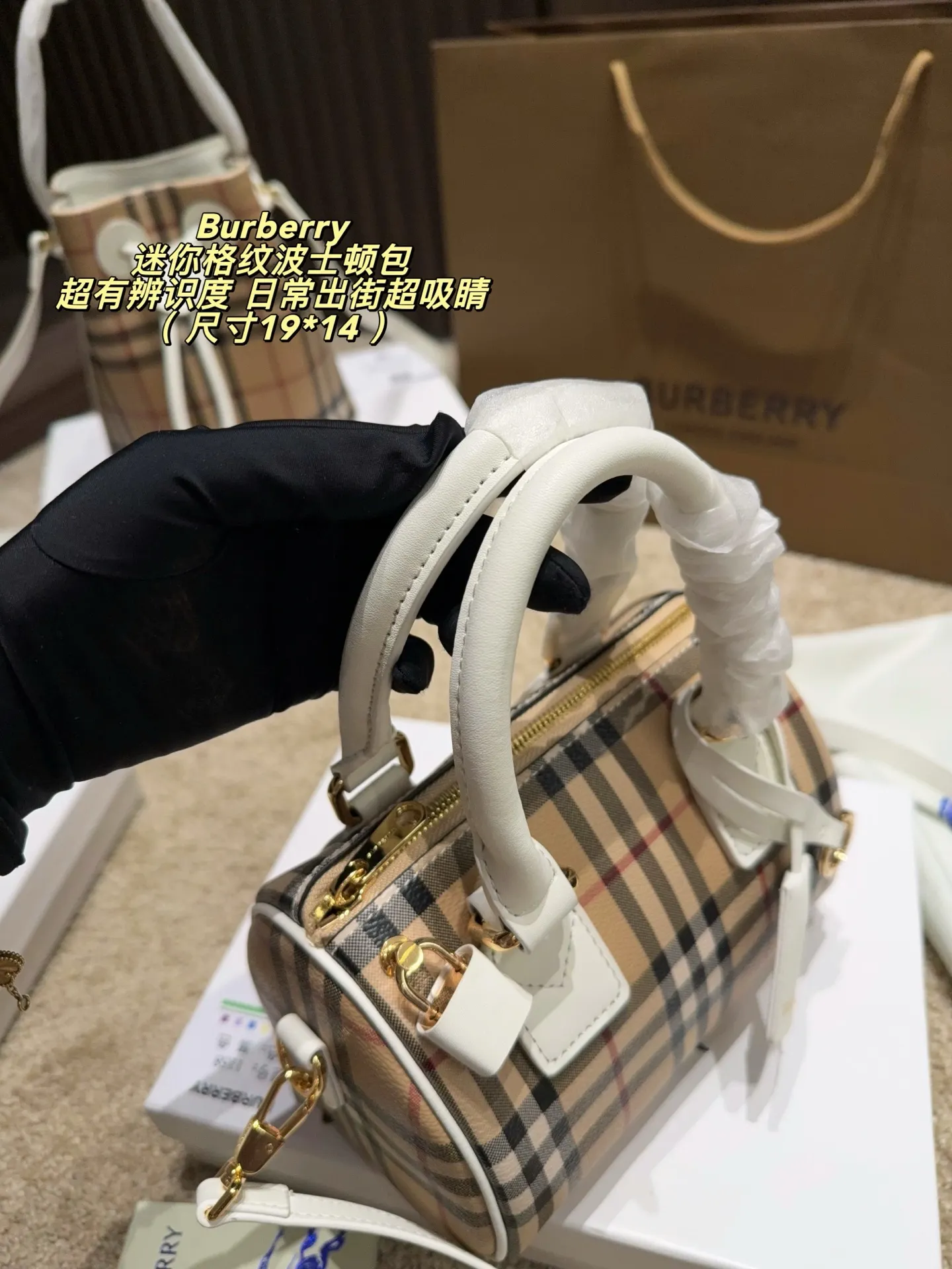 Mini Vintage Check Boston Bag D28518487 — view 4